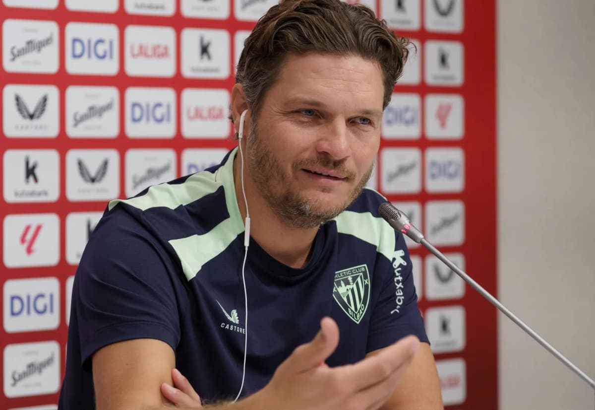 Edin Terzic durante una rueda de prensa previa al derbi vasco entre el Athletic Club y la Real Sociedad