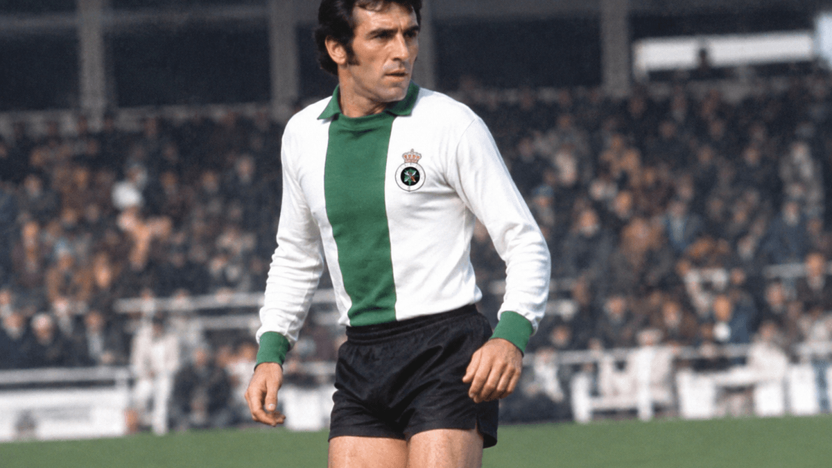 Chisco durante su etapa como defensa del Racing de Santander entre 1965 y 1971.