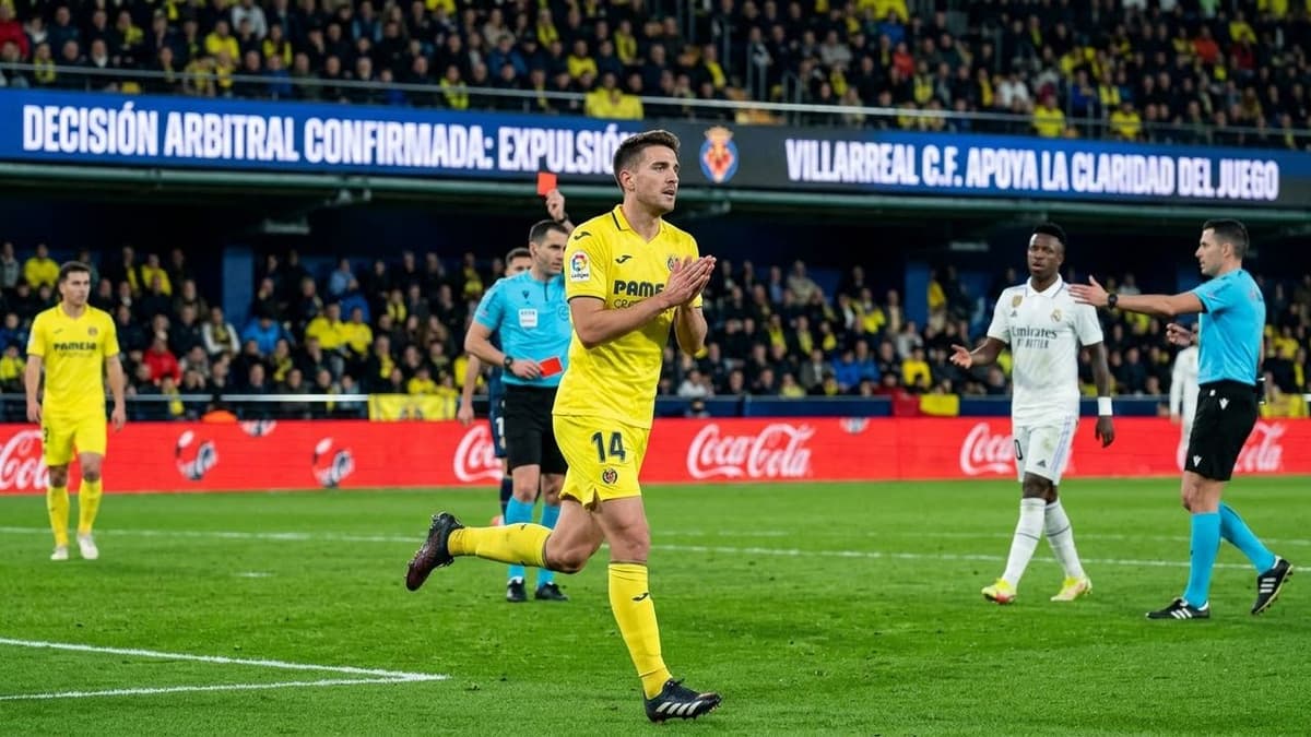 El centrocampista español Santi Comesaña durante un partido del Villarreal.