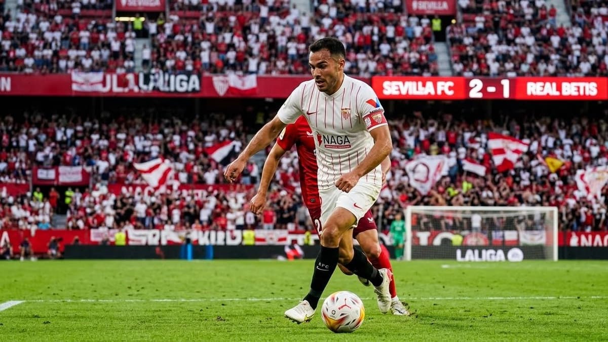 El chileno Gabriel Suazo, capitán del Sevilla, durante un partido del conjunto andaluz en LaLiga.
