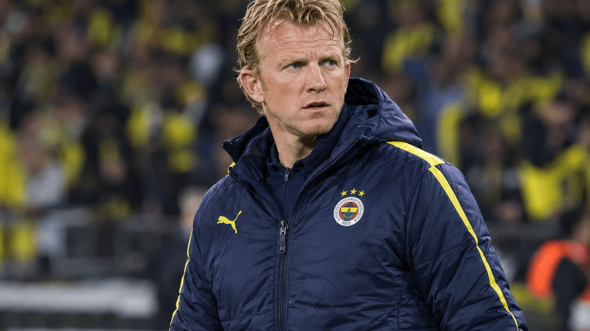 Dirk Kuyt, exdelantero neerlandés y nuevo entrenador interino del Fenerbahçe, durante su etapa como futbolista del club turco.