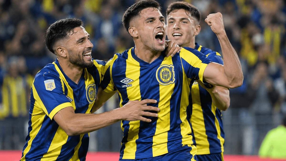 Jugadores de Rosario Central celebran su victoria ante Sarmiento en Junín durante el Torneo Clausura argentino.
