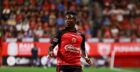 El ecuatoriano Adonis Preciado celebra una acción ofensiva con Tijuana durante un partido de la Liga MX.