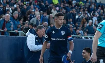 El paraguayo Álex Arce celebra un gol con Independiente Rivadavia durante un partido del fútbol argentino.