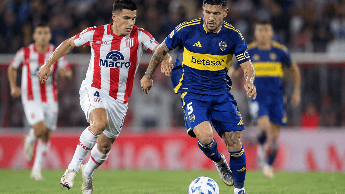 Boca Juniors ante Instituto en Córdoba, con jugadores disputando el balón durante el empate 2-2 por el Torneo Clausura.