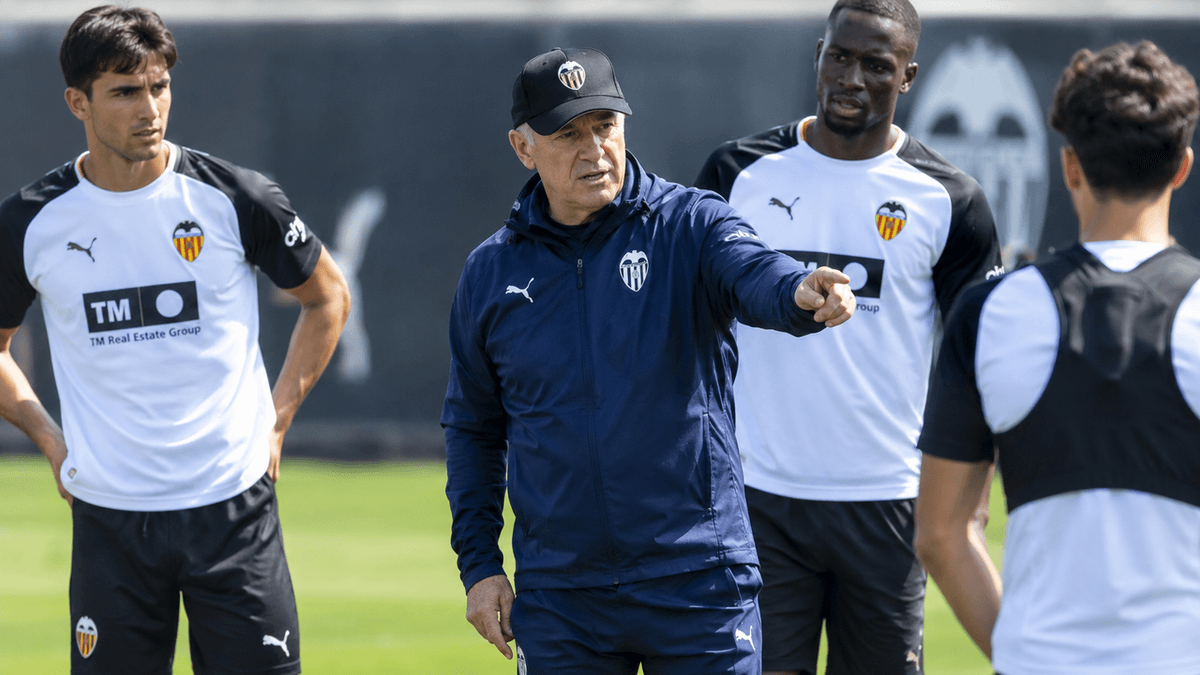 Debut de Aguirre: Valencia recupera piezas ante el Racing