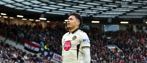 El brasileño Evanilson celebra un gol con el Bournemouth, que derrotó 2-0 al Leeds y prolongó su racha de victorias