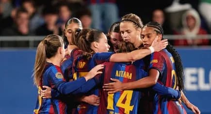 El Barcelona celebra uno de sus goles ante el Granada en la Liga F Moeve, con la noruega Caroline Graham Hansen como protagonista del triunfo por 3-0.