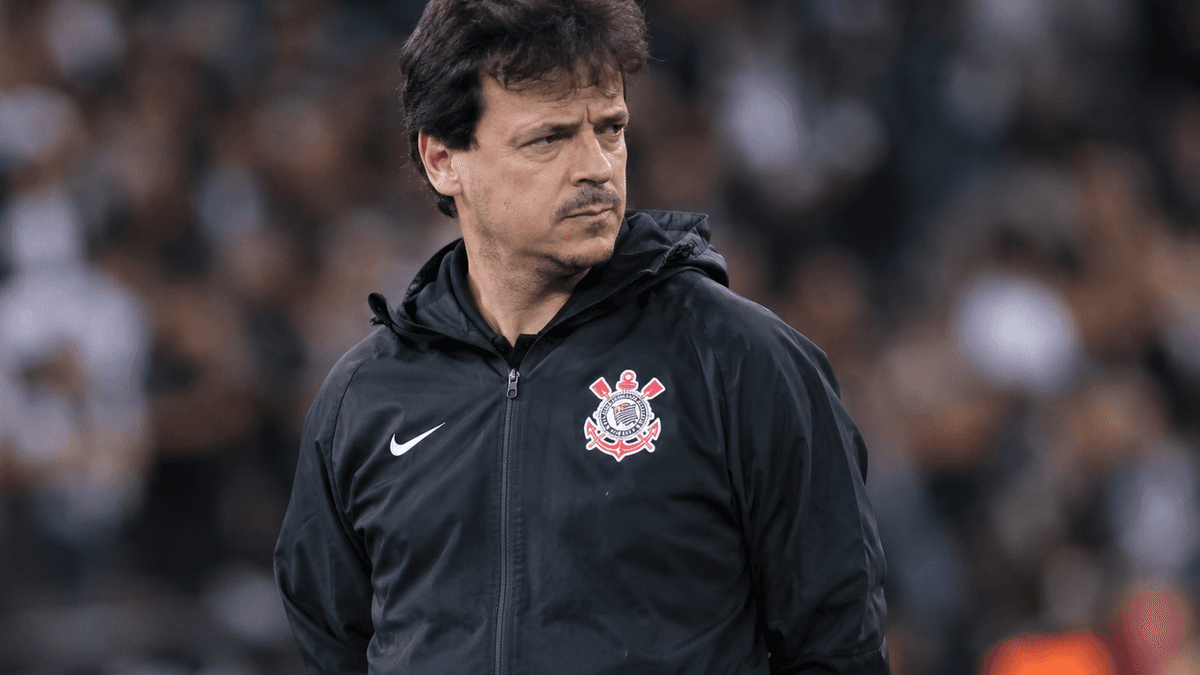 Fernando Diniz durante su etapa como entrenador del Corinthians en un partido del Campeonato Brasileño