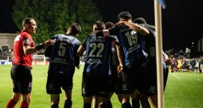 Liverpool lidera el Clausura uruguayo tras vencer a Peñarol con un gol de Federico Martínez y recuperar la cima del campeonato.