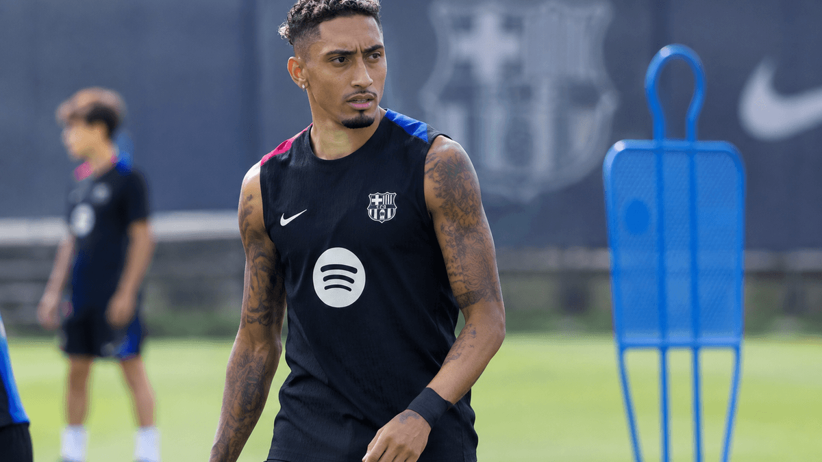 Raphinha durante un entrenamiento del Barcelona en la Ciudad Deportiva Joan Gamper