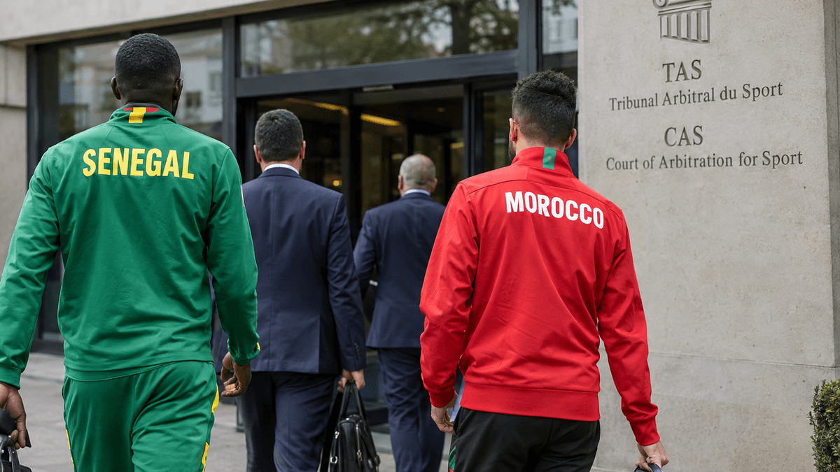 Representantes de las federaciones de Senegal y Marruecos durante una audiencia del Tribunal de Arbitraje Deportivo en Lausana
