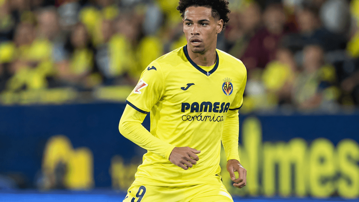 Tajon Buchanan, extremo canadiense del Villarreal, durante un partido de fútbol con el conjunto castellonense.