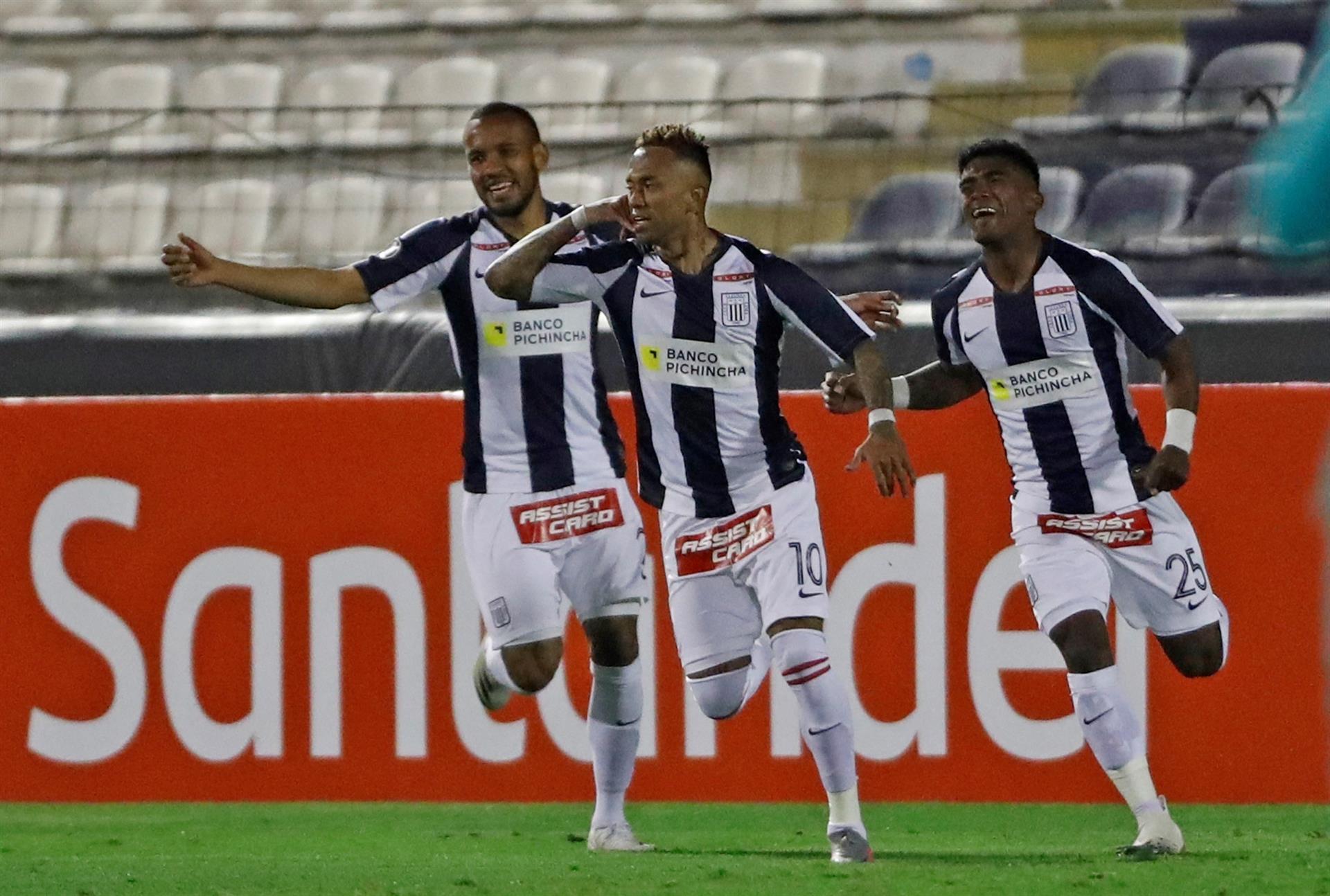 alt La Liga 1 de Perú comienza con la U, Alianza y Cristal como favoritos a ganar el título