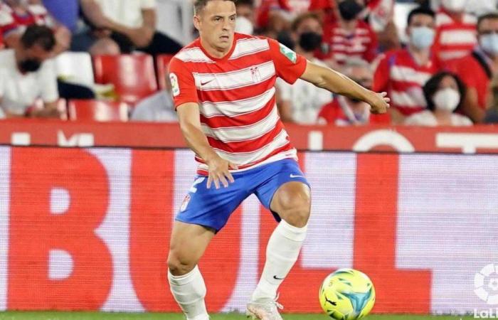 alt Colombiano Santiago Arias: "A Messi sólo se le para con trabajo en equipo"