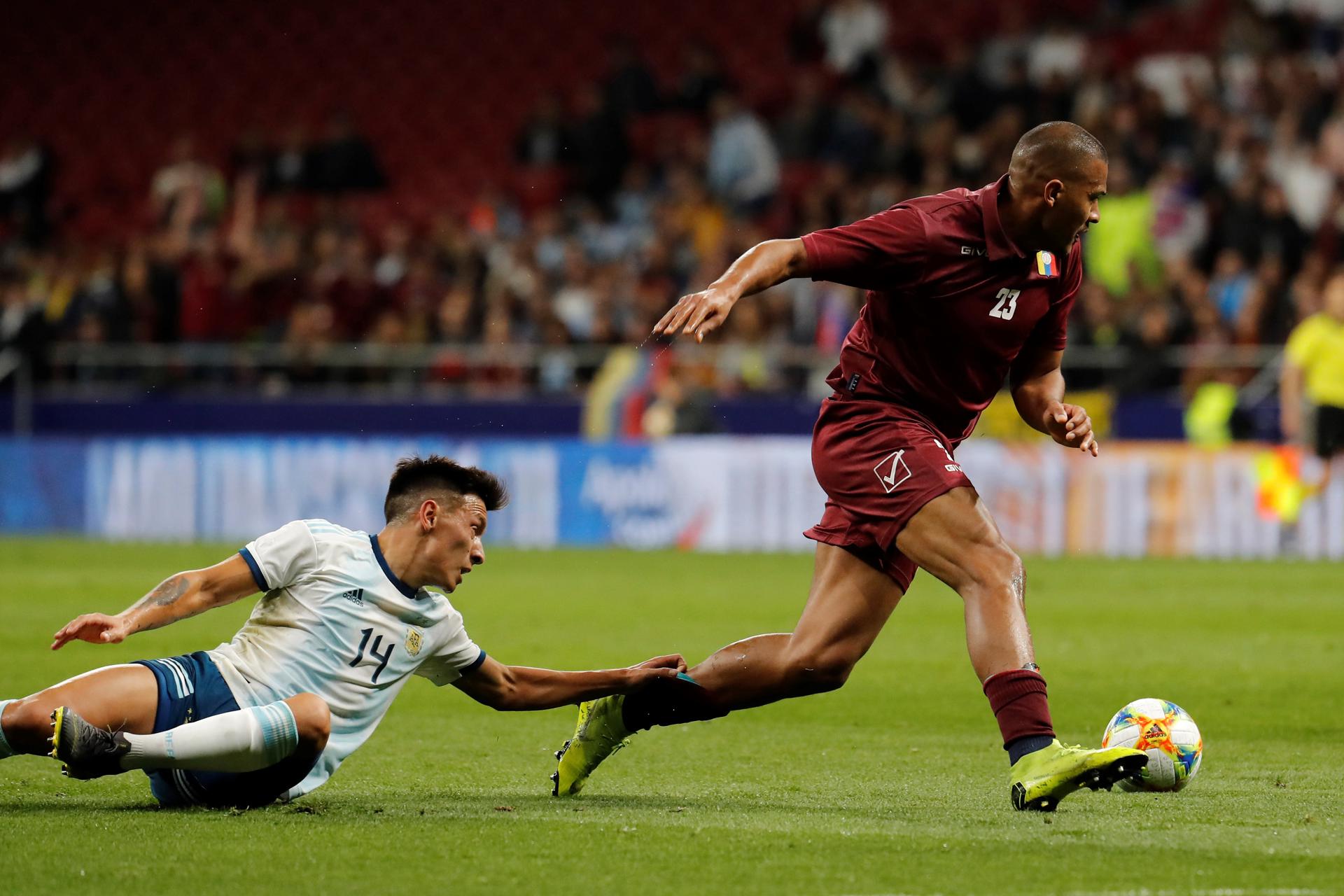 El delantero de la selección de Venezuela, José Rondón, en una fotografía de archivo. EFE / Juan Carlos Hidalgo.