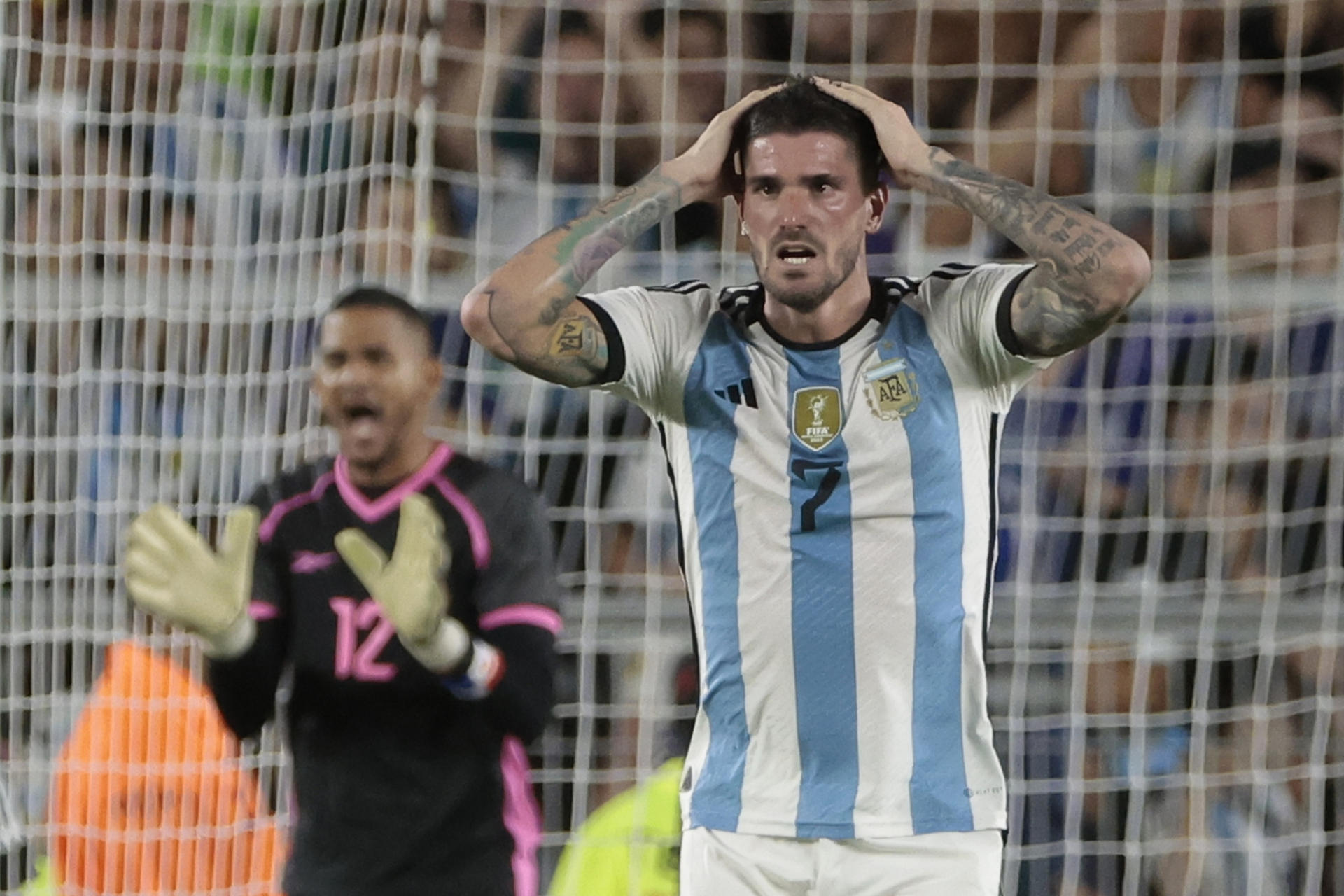 Rodrigo de Paul, centrocampista de la selección nacional argentina de fútbol, fue registrado este jueves, 23 de marzo, durante un partido amistoso contra Panamá, en el estadio Monumental, en Buenos Aires (Argentina). EFE/Juan Ignacio Roncoroni 