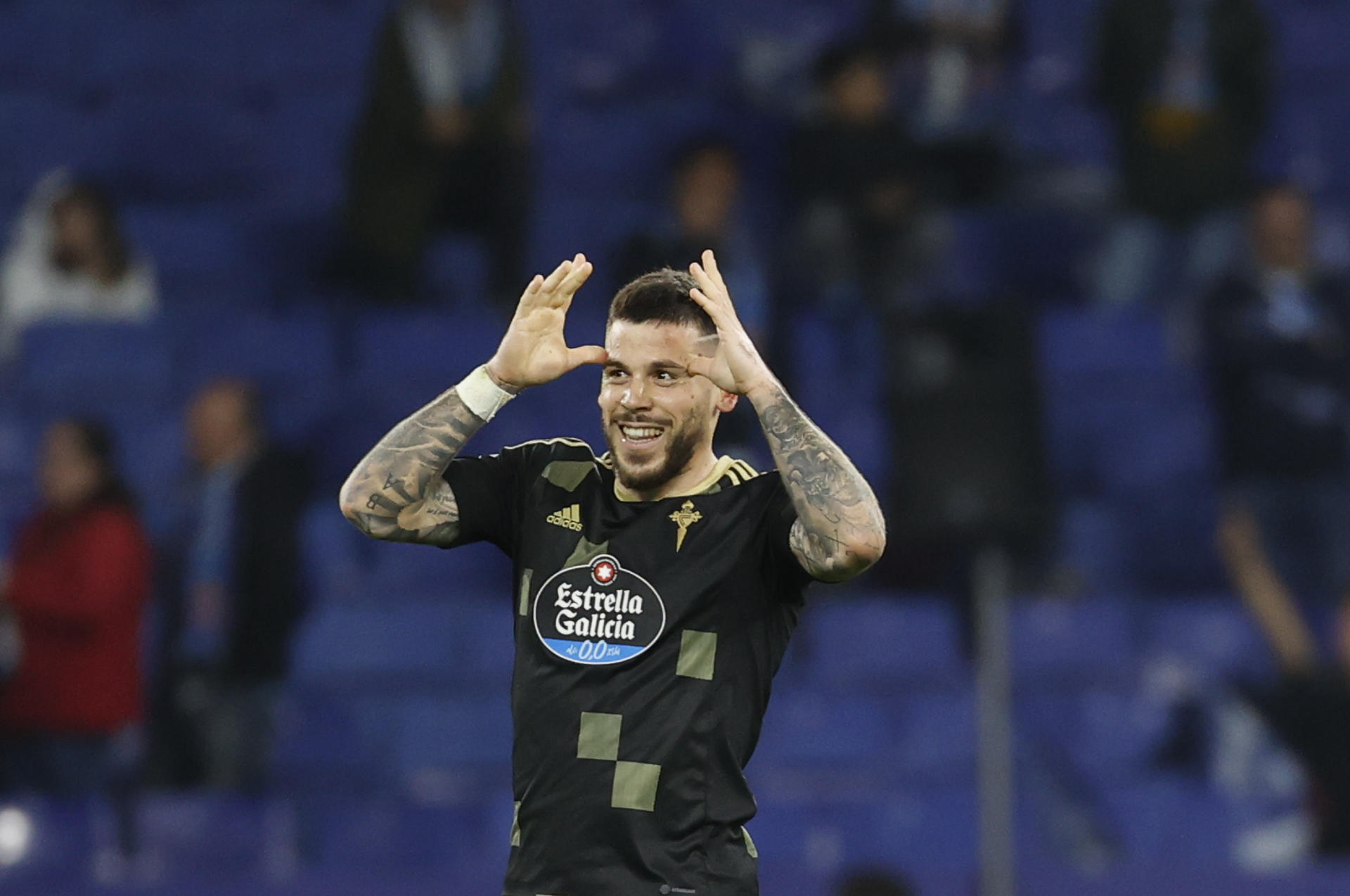 Carles Pérez festeja su gol al Espanyol. EFE/ Toni Albir 