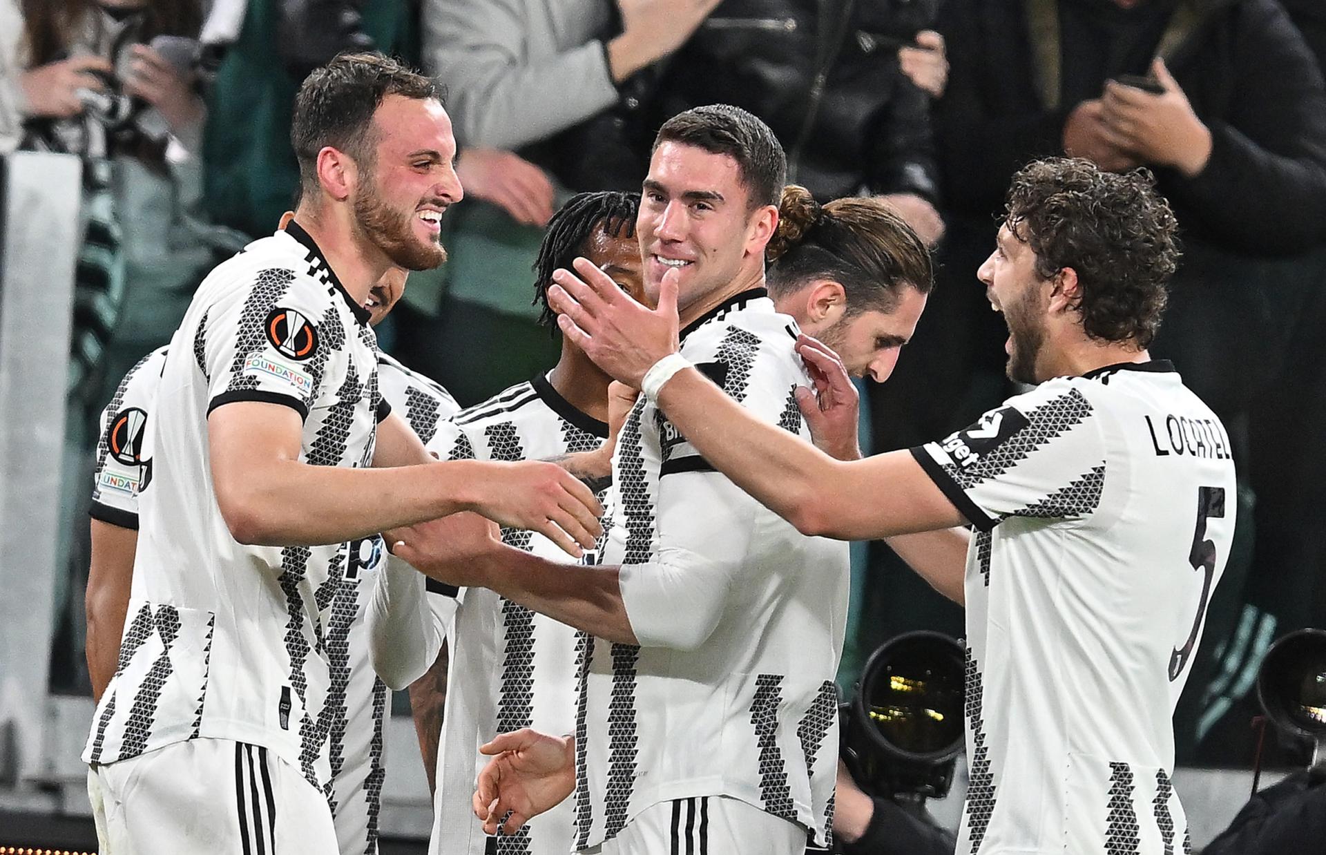Jugadores del Juventus celebran un gol. EFE/EPA/Alessandro Di Marco