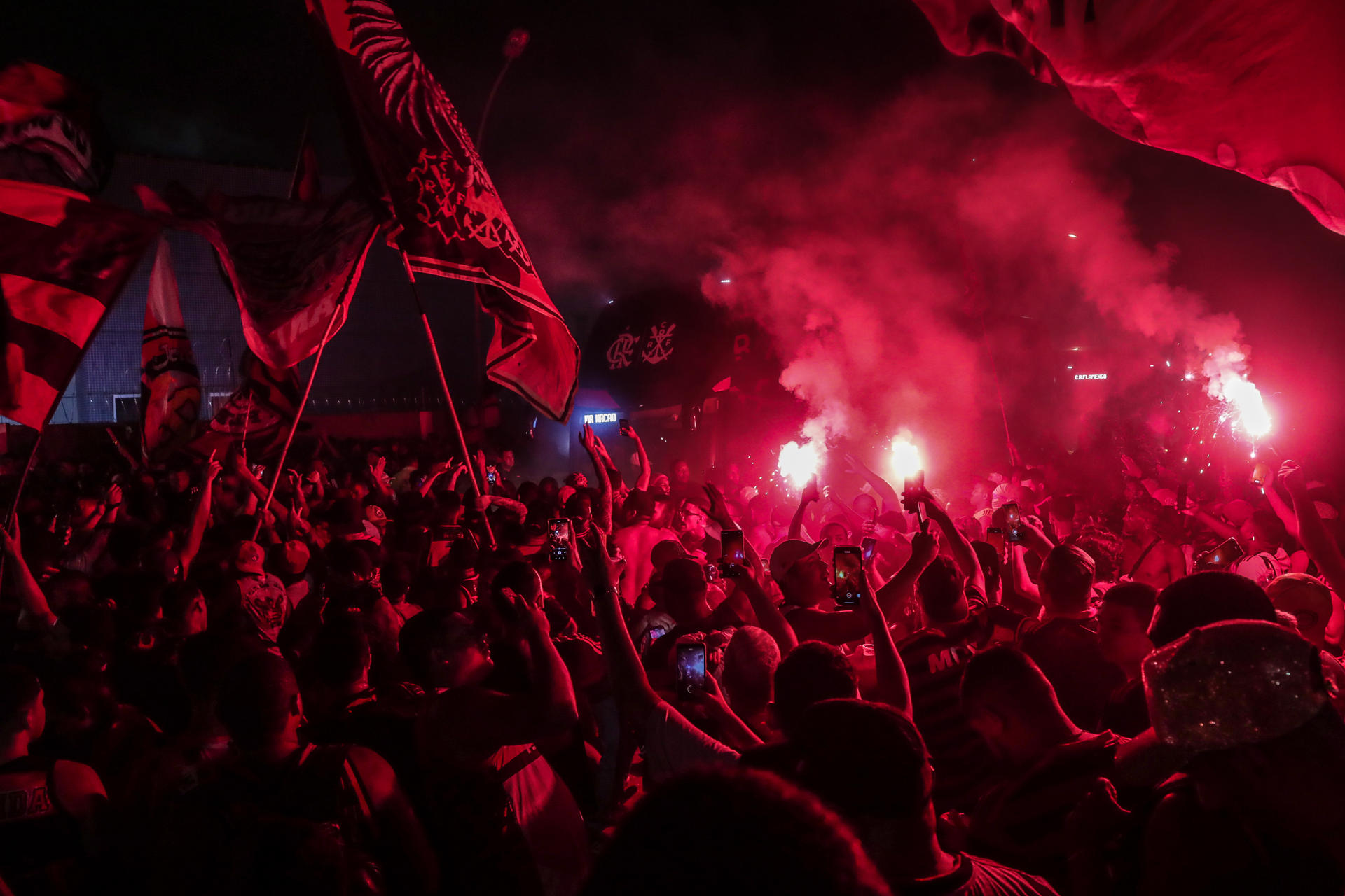 alt Un hincha del Flamengo muere durante un enfrentamiento de barras antes del clasico