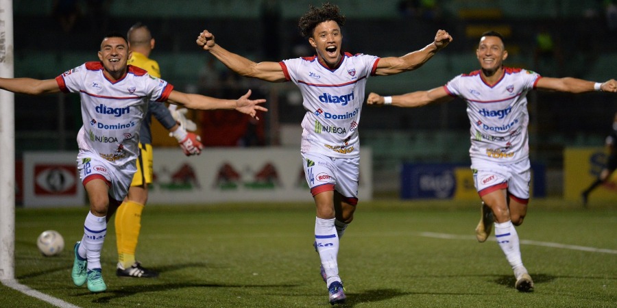 alt Firpo recorta la diferencia entre el Águila, líder del torneo Apertura de El Salvador