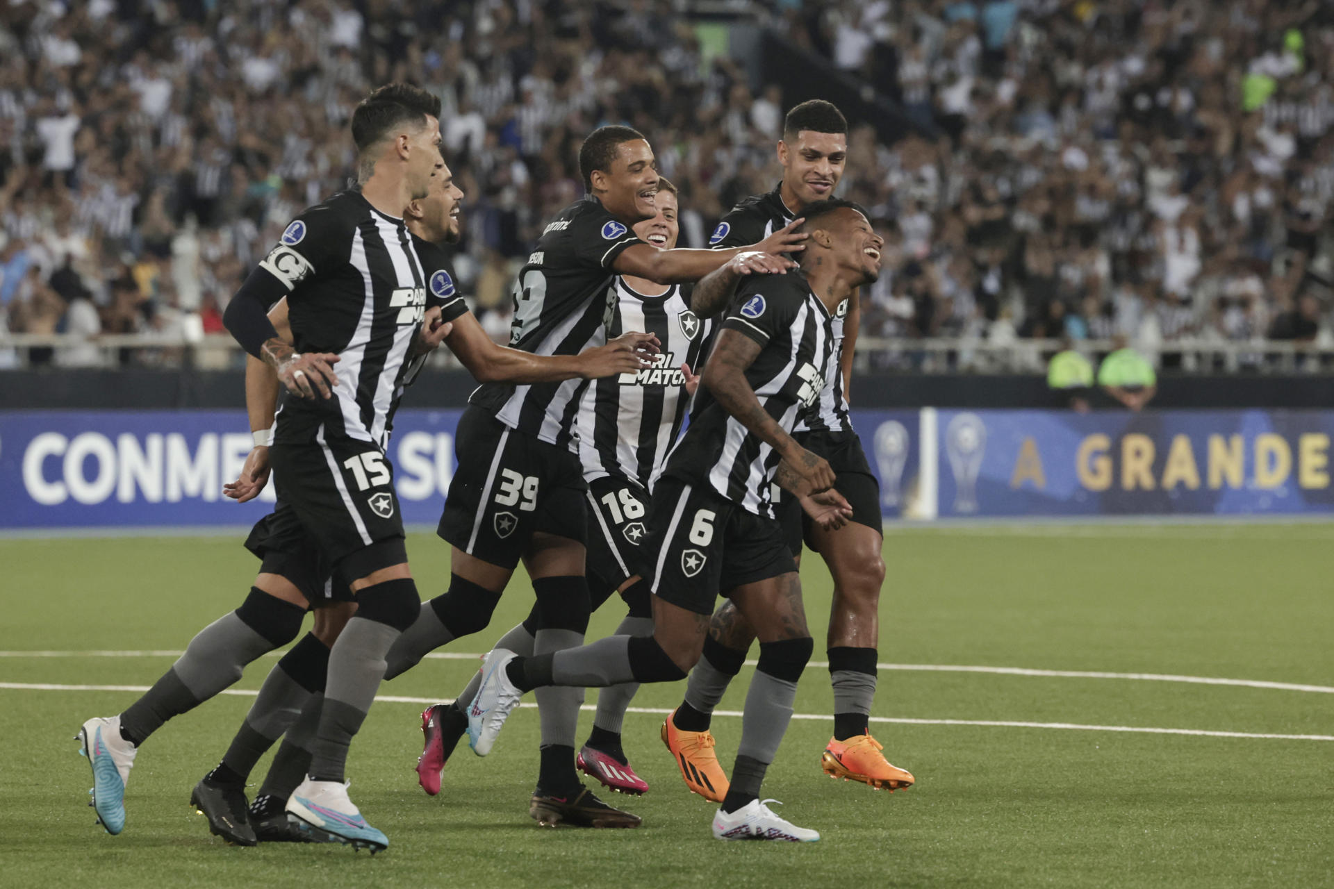 Jugadores de Botafogo celebran un gol. Foto de archivo. EFE/ Antonio Lacerda