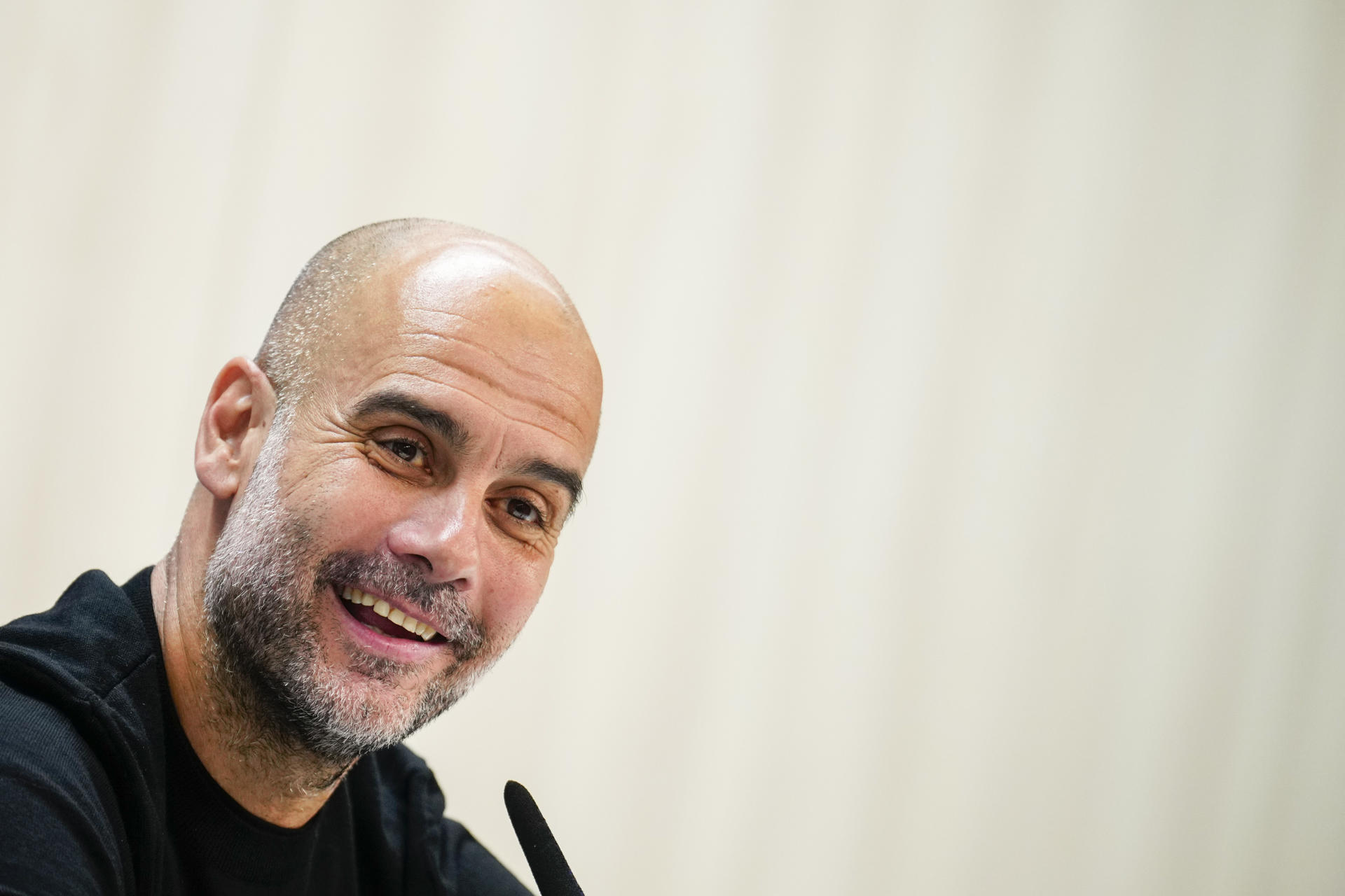 El entrenador del Manchester City, Pep Guardiola, durante la rueda de prensa previa al partido de Liga de Campeones que Real Madrid y Manchester United disputarán mañana en Madrid. EFE/Borja Sánchez-Trillo 