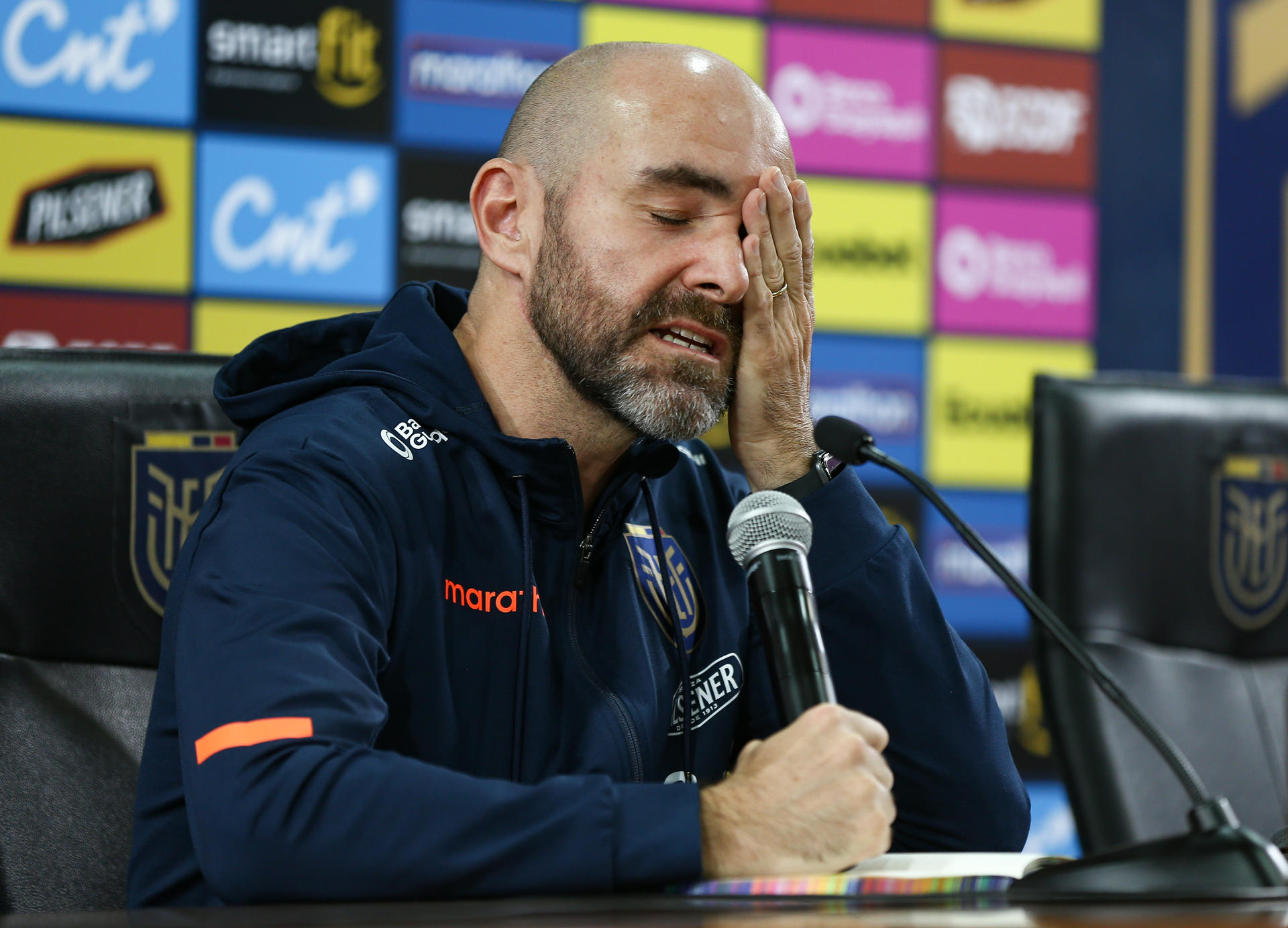 El entrenador de la selección de Ecuador, el español Félix Sánchez, ofrece una rueda de prensa hoy, en Quito (Ecuador). EFE/ José Jácome 