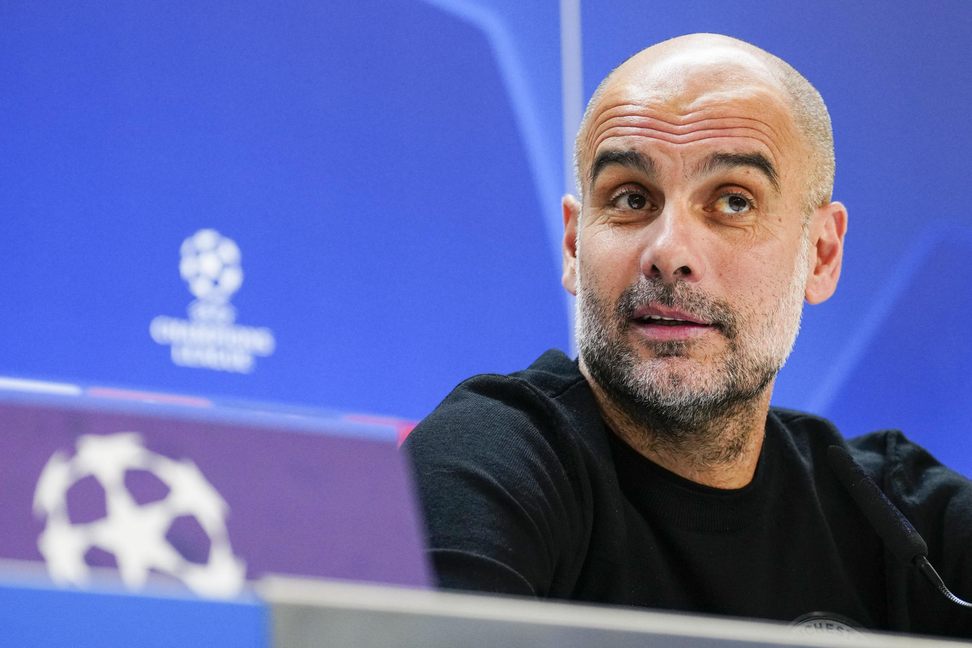 El entrenador del Manchester City, Pep Guardiola, durante la rueda de prensa previa al partido de Liga de Campeones que Real Madrid y Manchester United disputarán mañana en Madrid. EFE/Borja Sánchez-Trillo