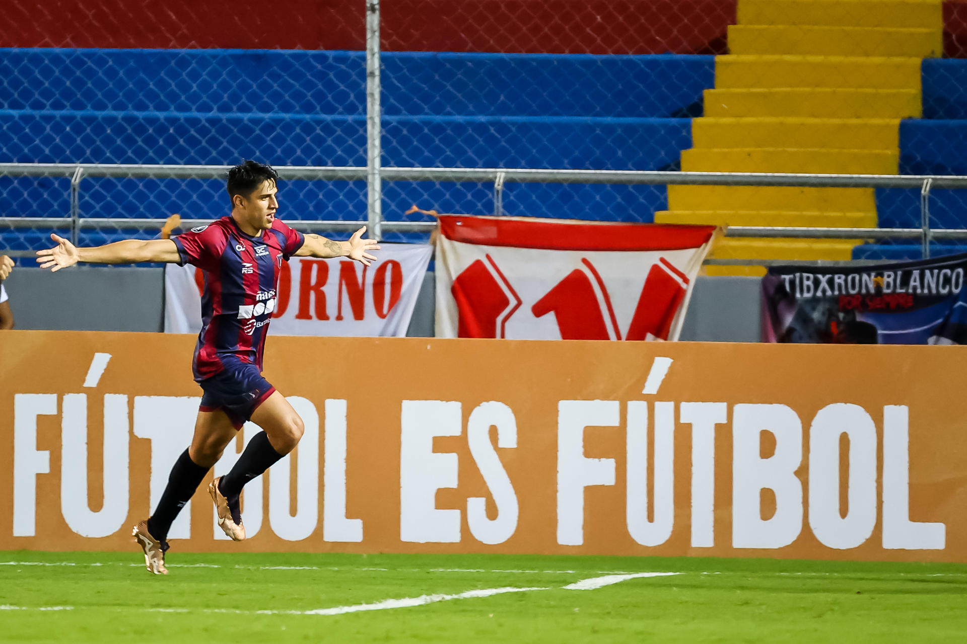 Rubén Ramírez del Monagas celebra este 23 de mayo de 2023 tras anotar contra Colo Colo, durante un partido por el Grupo F de la Copa Libertadores 2023, en Maturín (Venezuela). EFE/ MIGUEL GUTIÉRREZ
