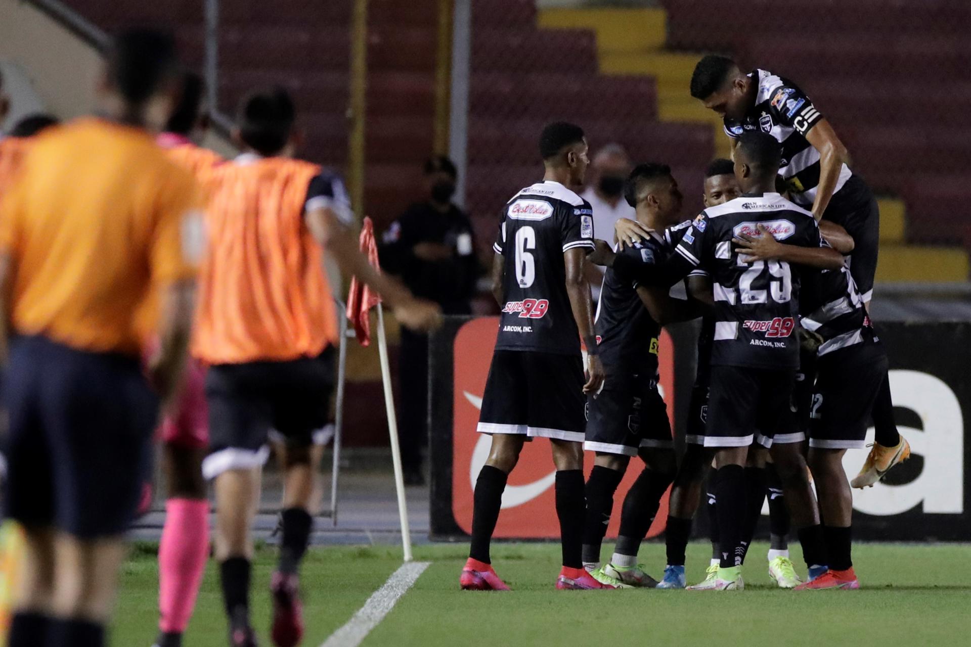 alt El Tauro busca seguir en la senda del triunfo y ratificar liderazgo en el fútbol panameño