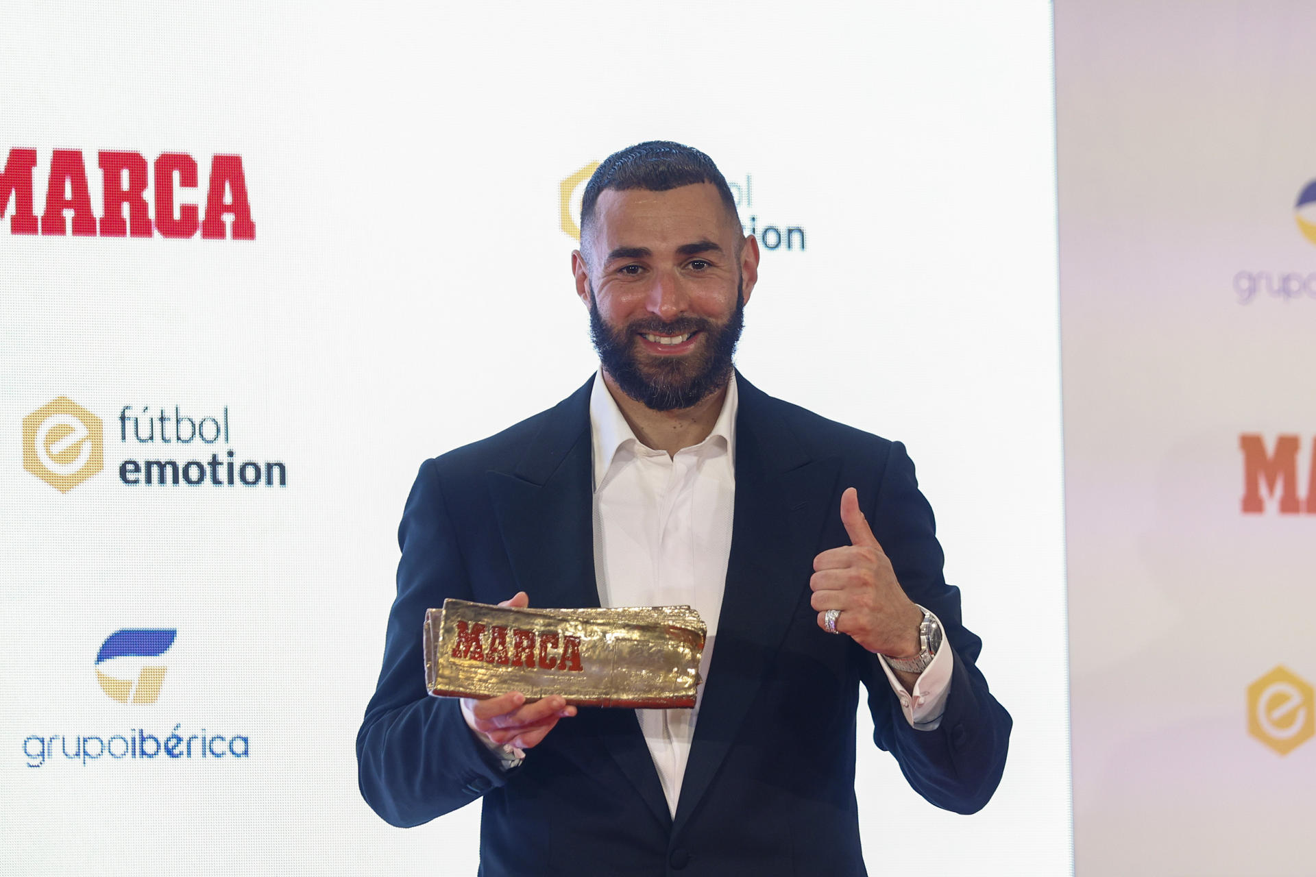 Karim Benzema recibe el galardón Marca Leyenda. EFE/ Rodrigo Jimenez