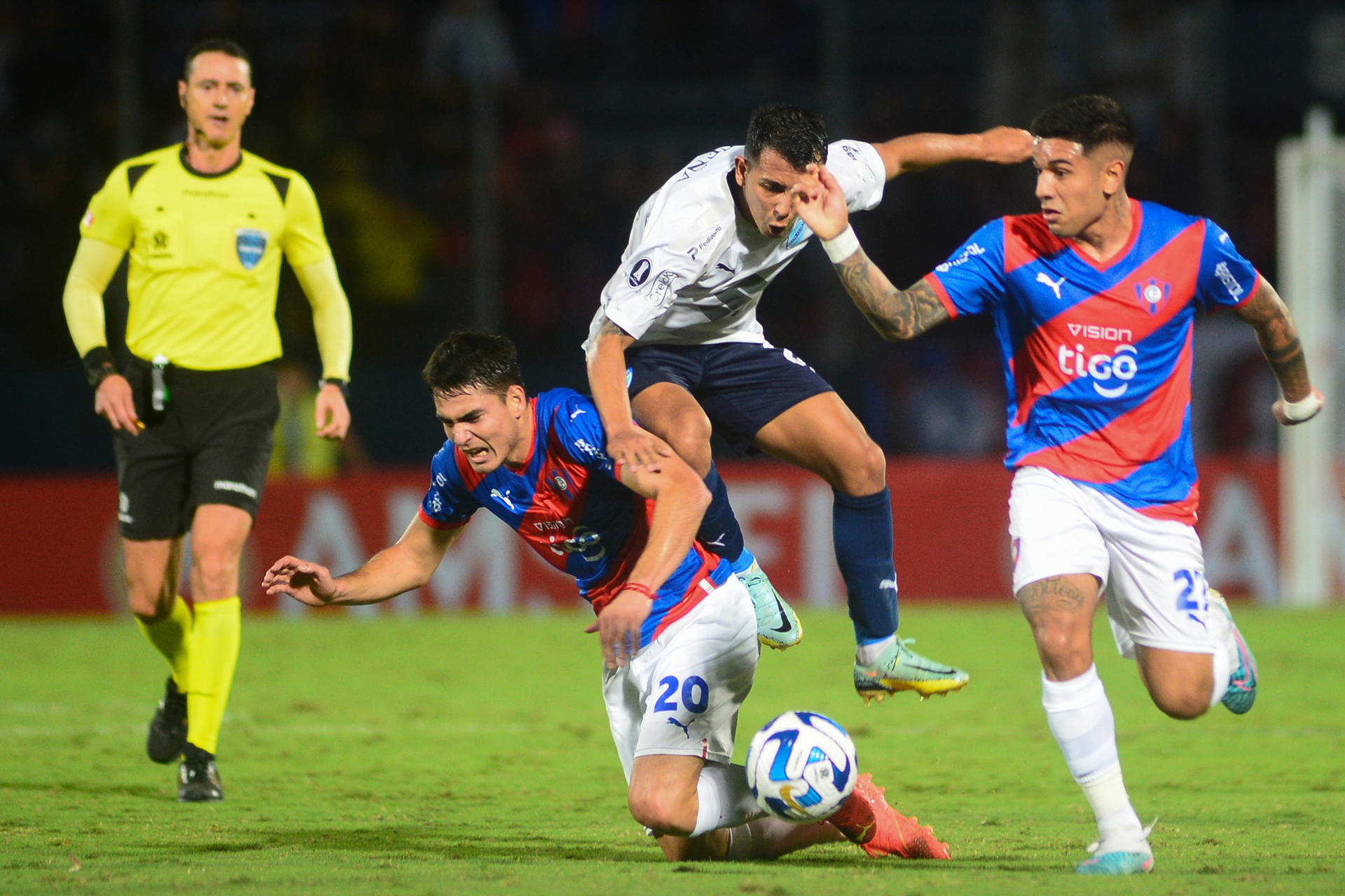 Vista de en un partido de la fase de grupos de la Copa Libertadores entre Cerro Porteño y Bolívar en el estadio General Pablo Rojas, el 3 de mayo de 2023, en Asunción (Paraguay). EFE/Danie Piris