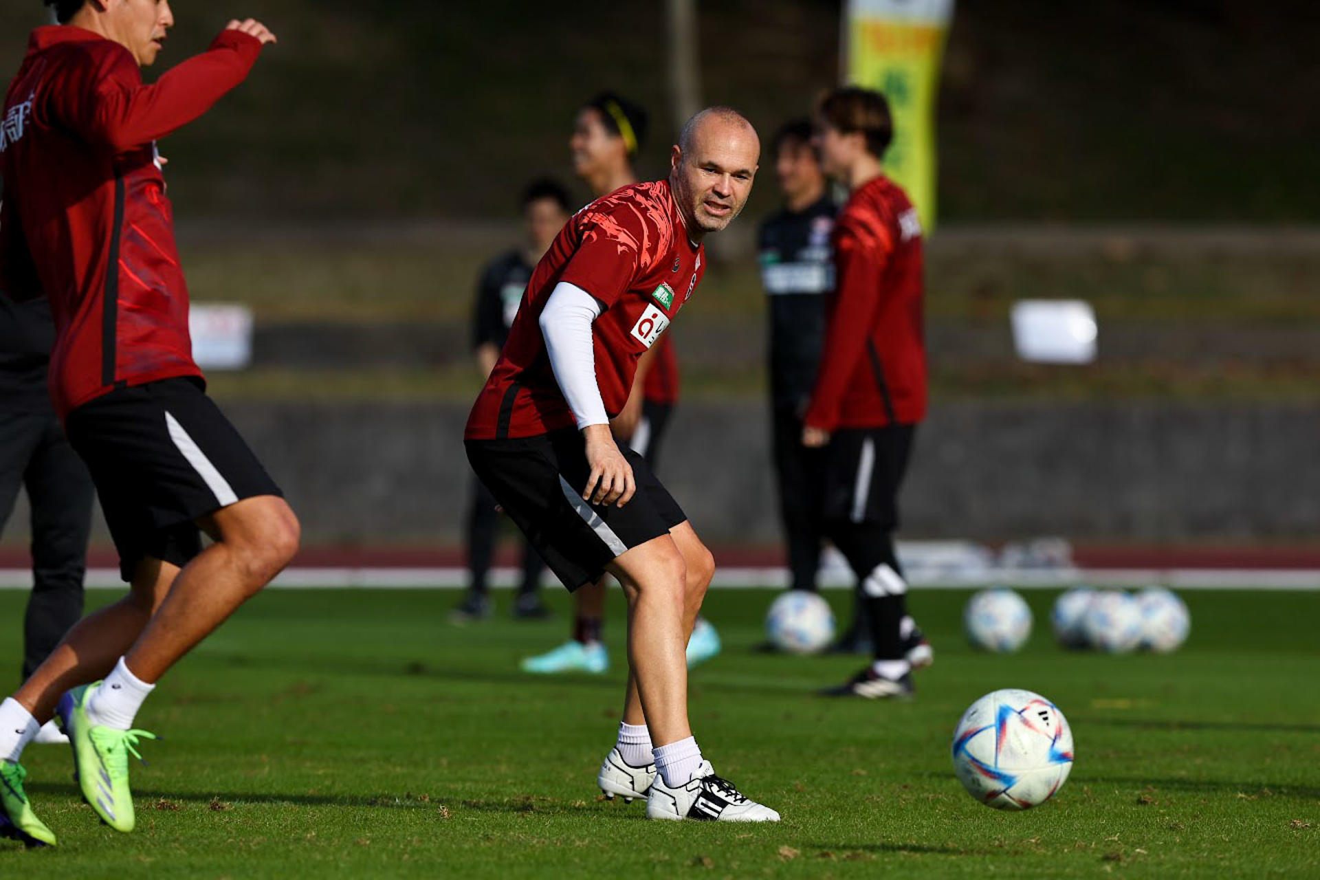 El futbolista español Andrés Iniesta con su equipo, el Vissel Kobe de Japón, en un entrenamiento. EFE/ Setsuda