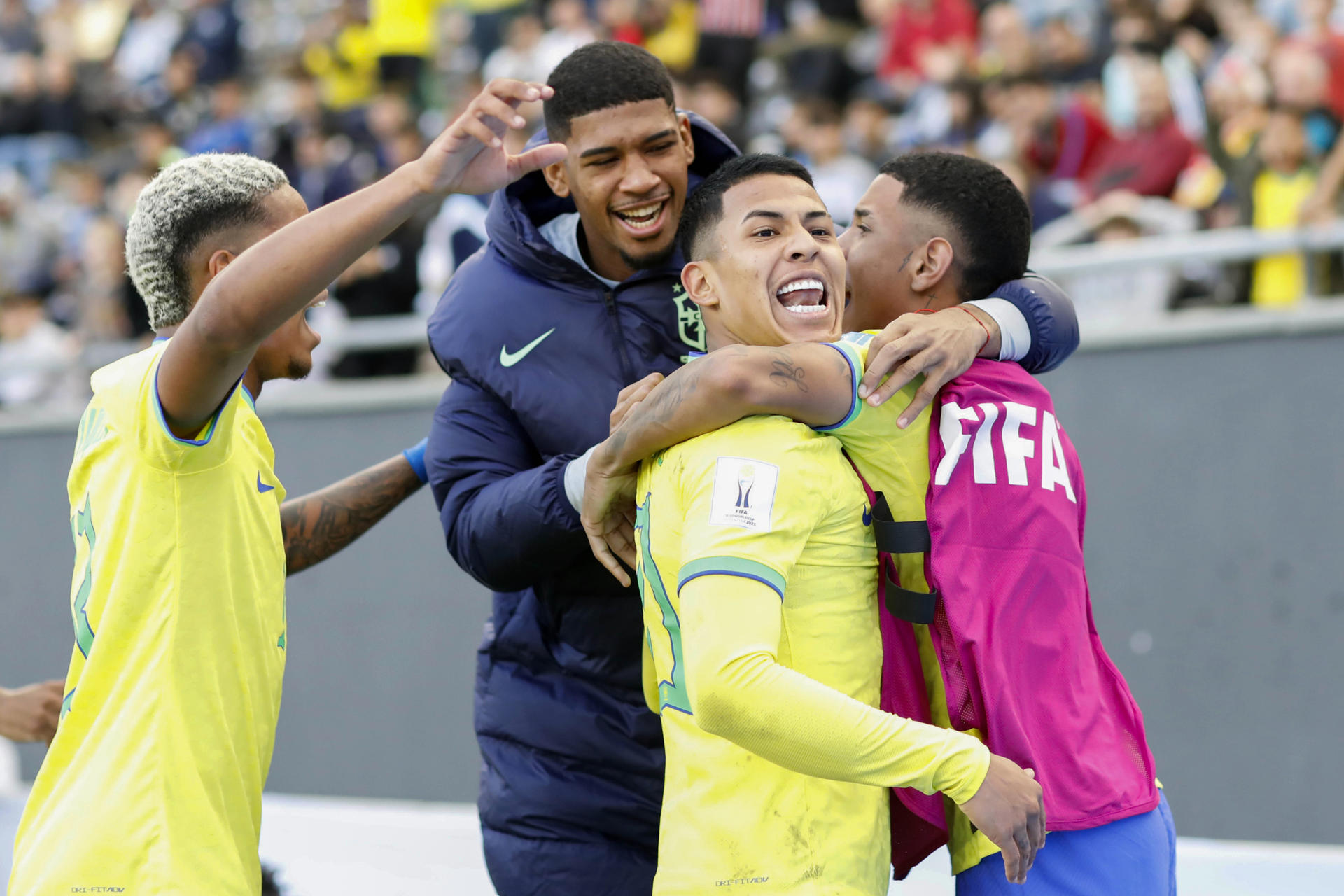 alt Brasil derrota a México y jugará por el oro con Chile en el fútbol masculino