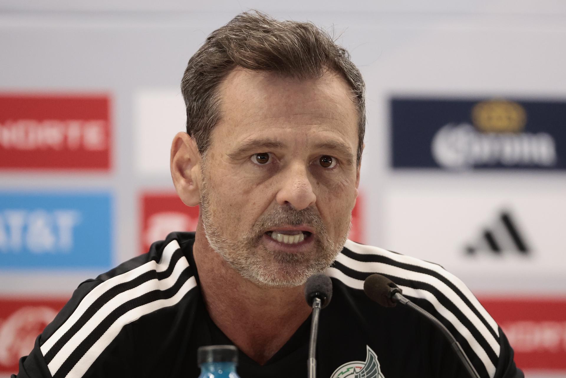 Fotografía de archivo en la que se registró al seleccionador del equipo nacional masculino de fútbol de México, el argentino Diego Cocca, durante una conferencia de prensa, en Ciudad de México (México). EFE/José Méndez