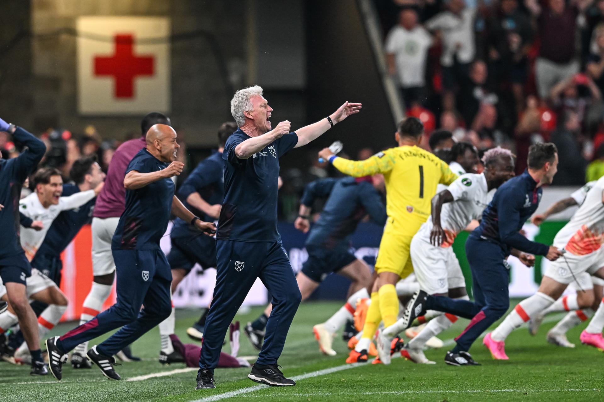 David Moyes celebra el título con tu su equipo. EFE/EPA/FILIP SINGER