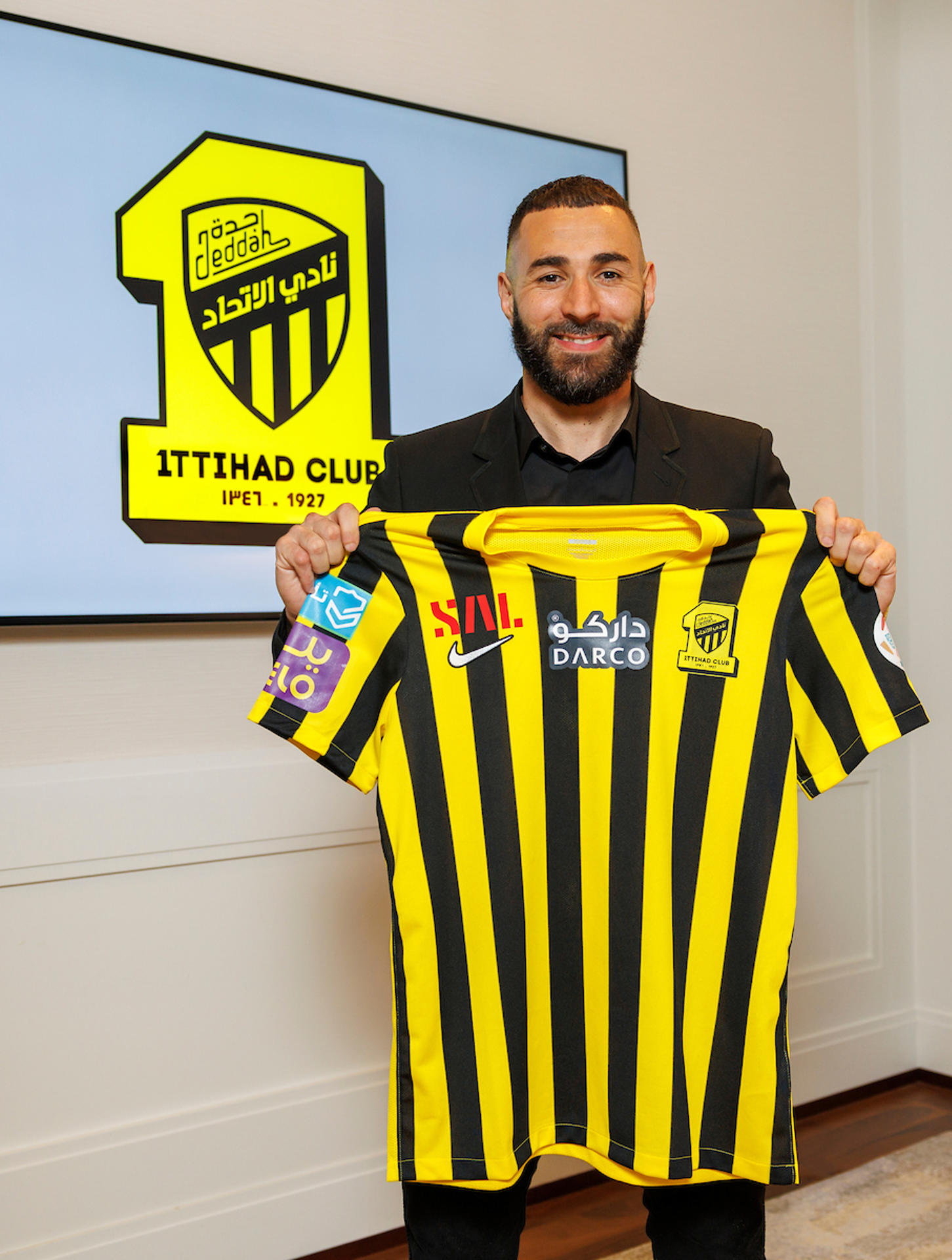 Karim Benzema firma con el Al Ittihad. EFEAl Ittihad/Jorge Ferrari 