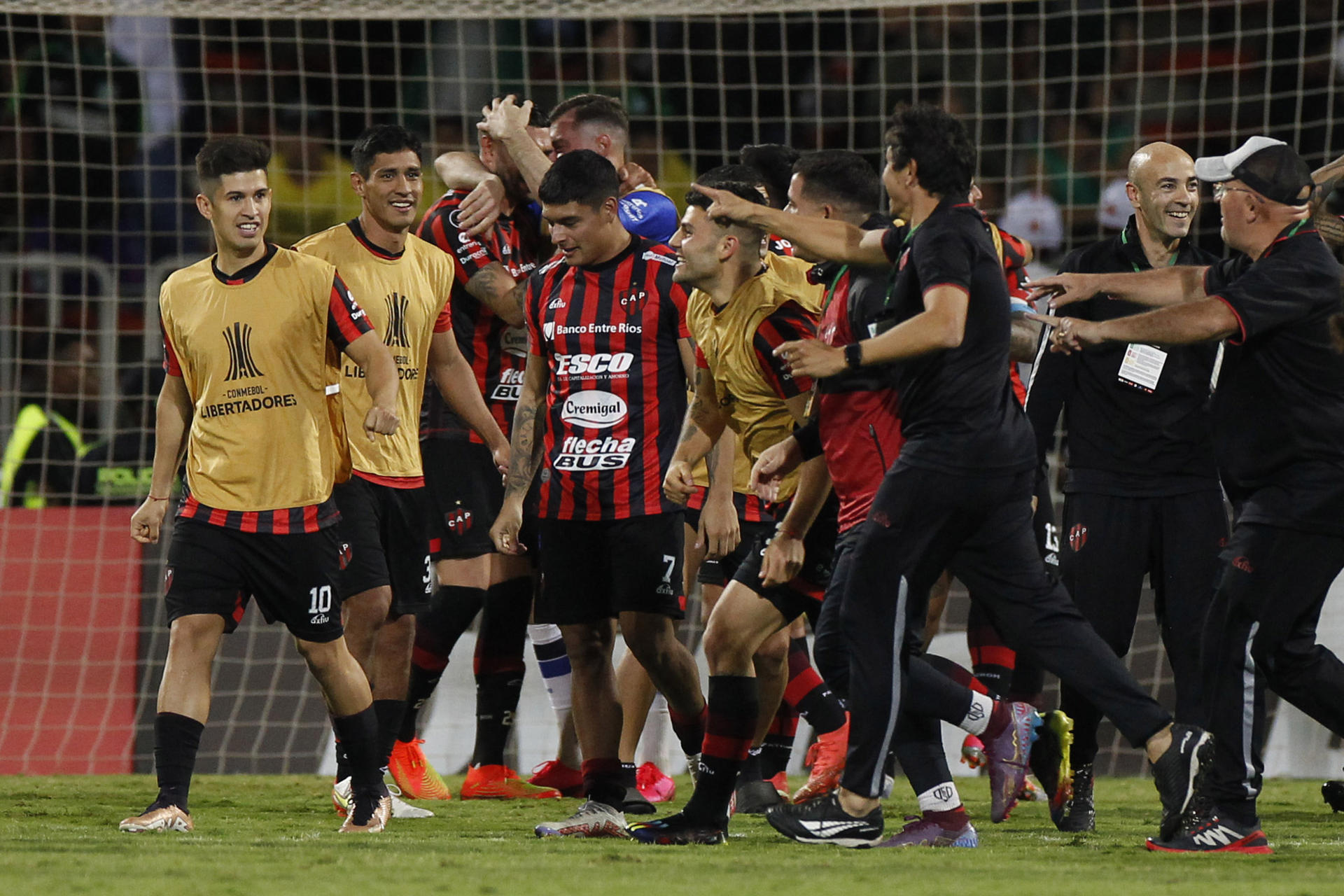 Fotografía de archivo de jugadores de Patronato. EFE/ Luis Eduardo Noriega A.