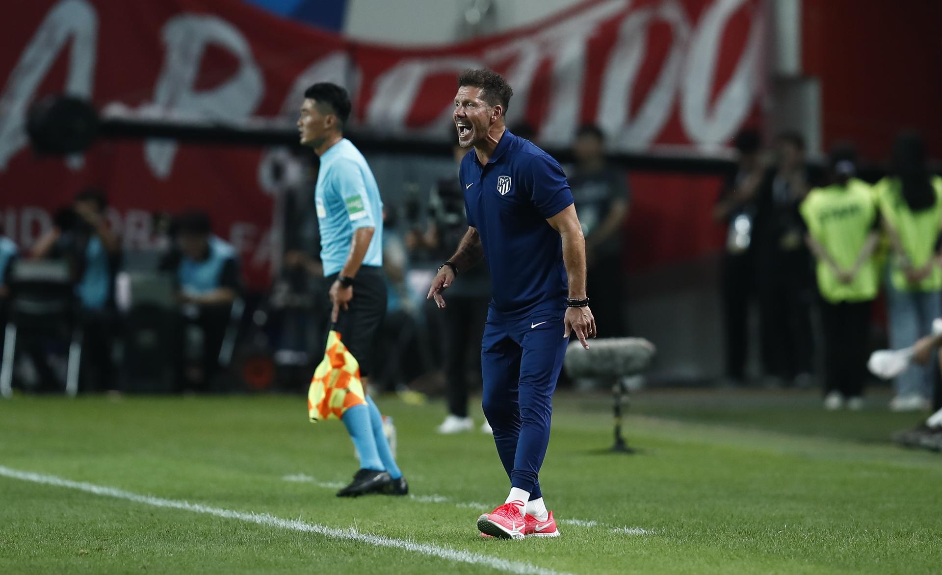 El entrenador del Atlético de Madrid, Diego Pablo Simeone, durante el amistoso. EFE/EPA/JEON HEON-KYUN 