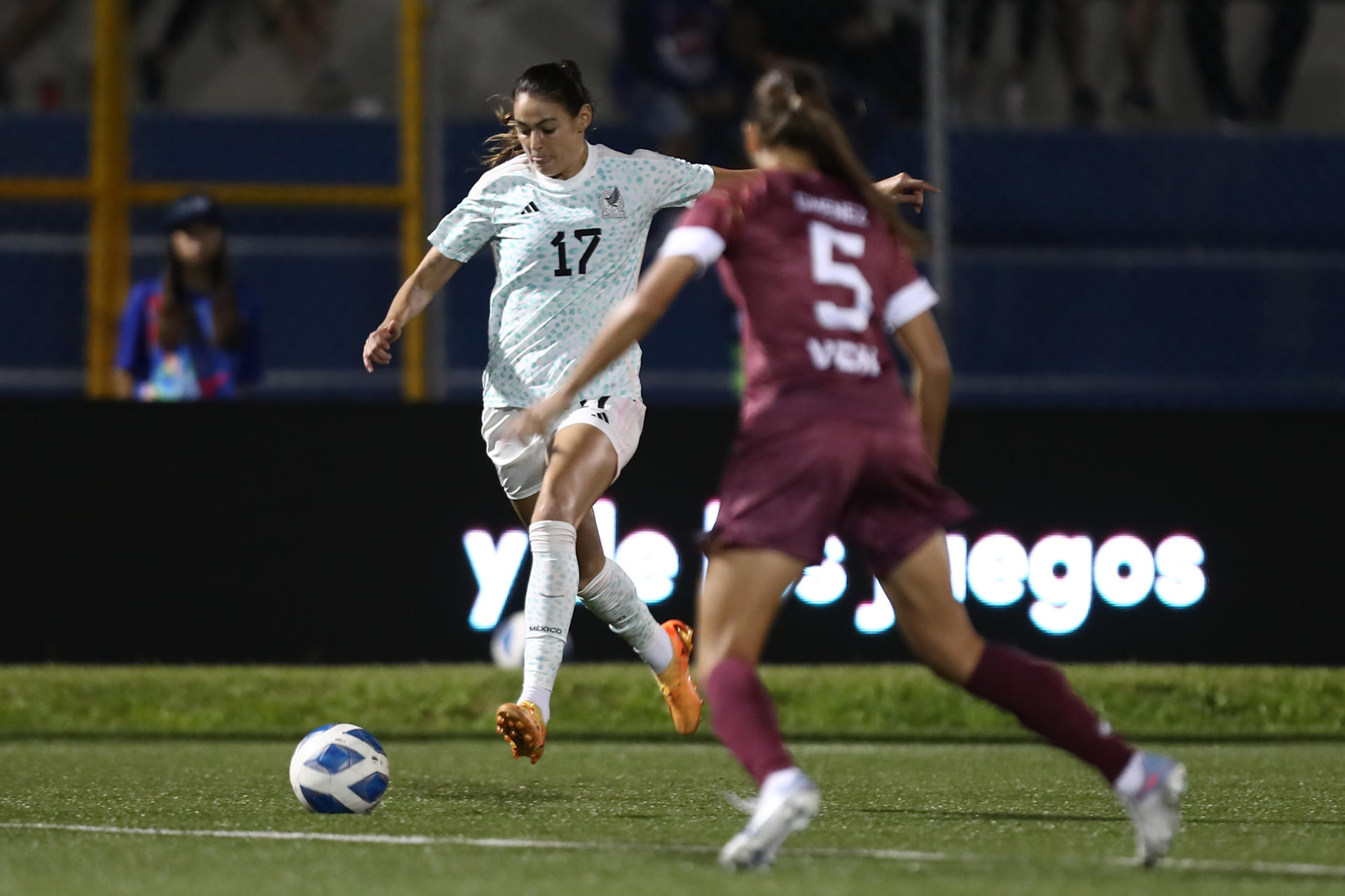 alt El Monterrey vence a Tigres y ayuda al América a saltar al liderato del Apertura