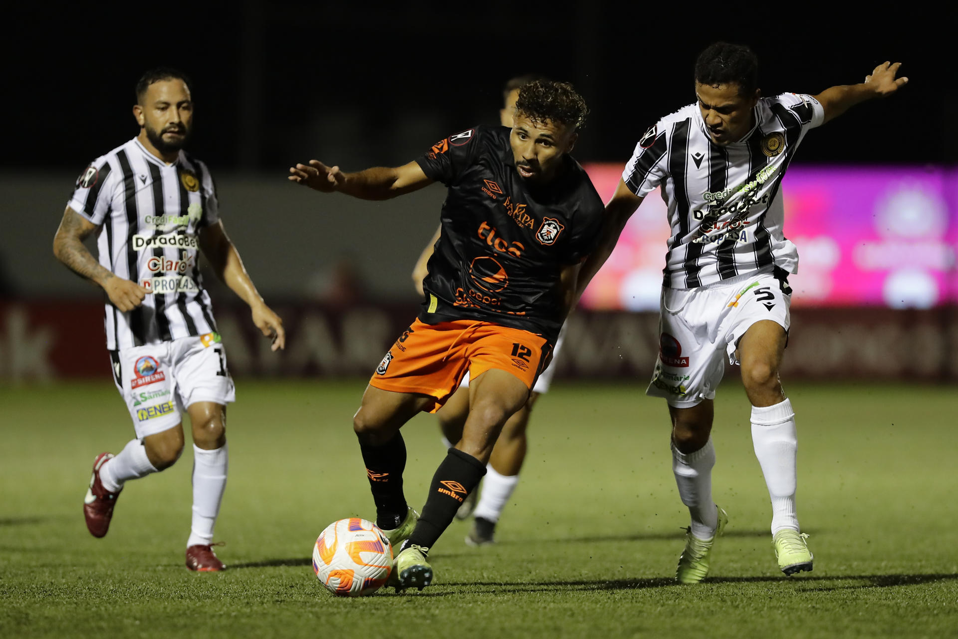 alt Inicia el fútbol de Nicaragua, con costarricenses como protagonistas