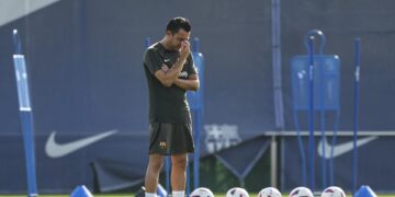 alt Español Xavi completa el entrenamiento con la presencia de ocho jóvenes