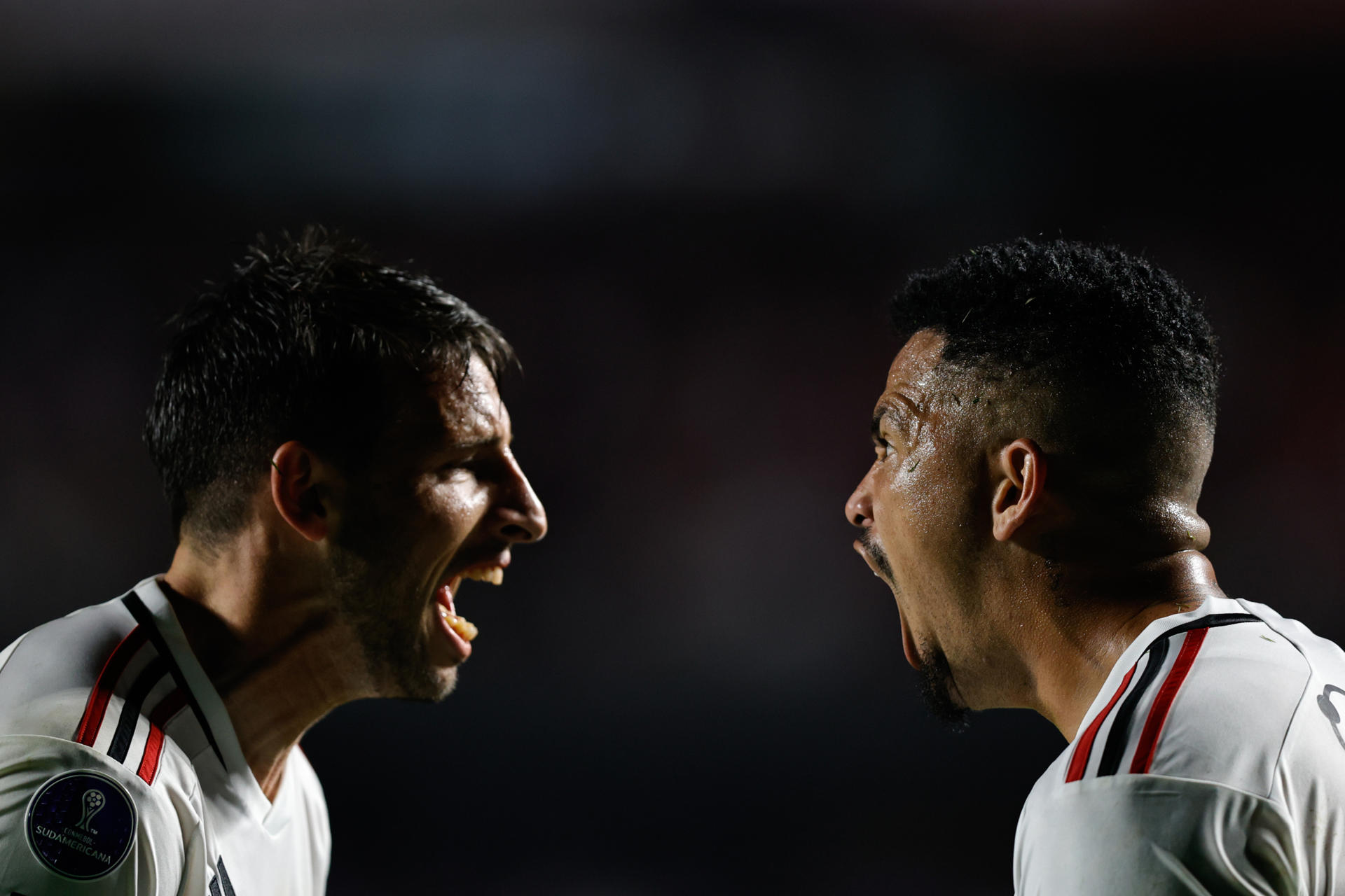 Jonathan Calleri (d) de Sao Paulo celebra su gol con Luciano, este 10 de agosto de 2023 FE/ Isaac Fontana