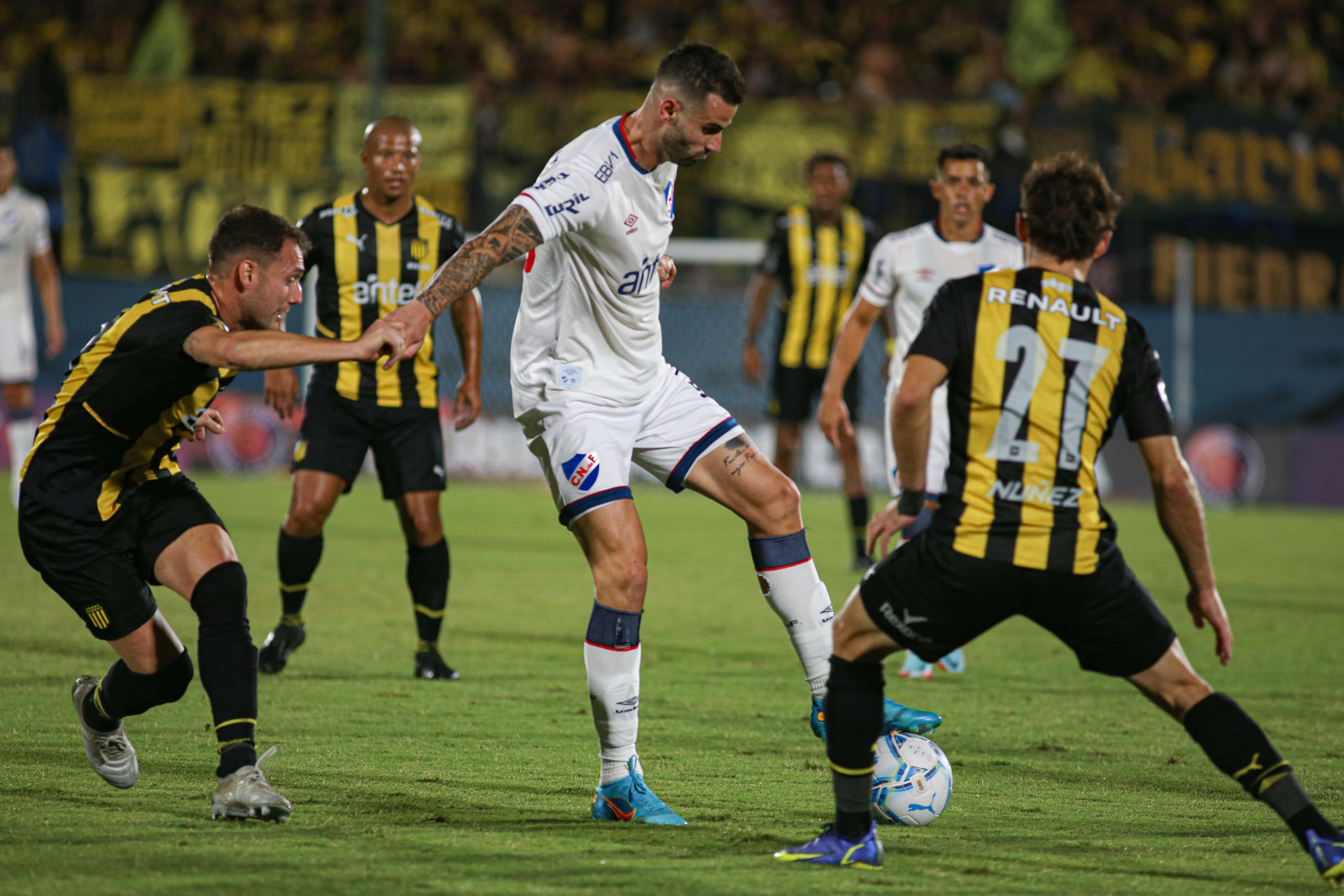 alt Nacional y Peñarol van por su primera victoria en el Clausura