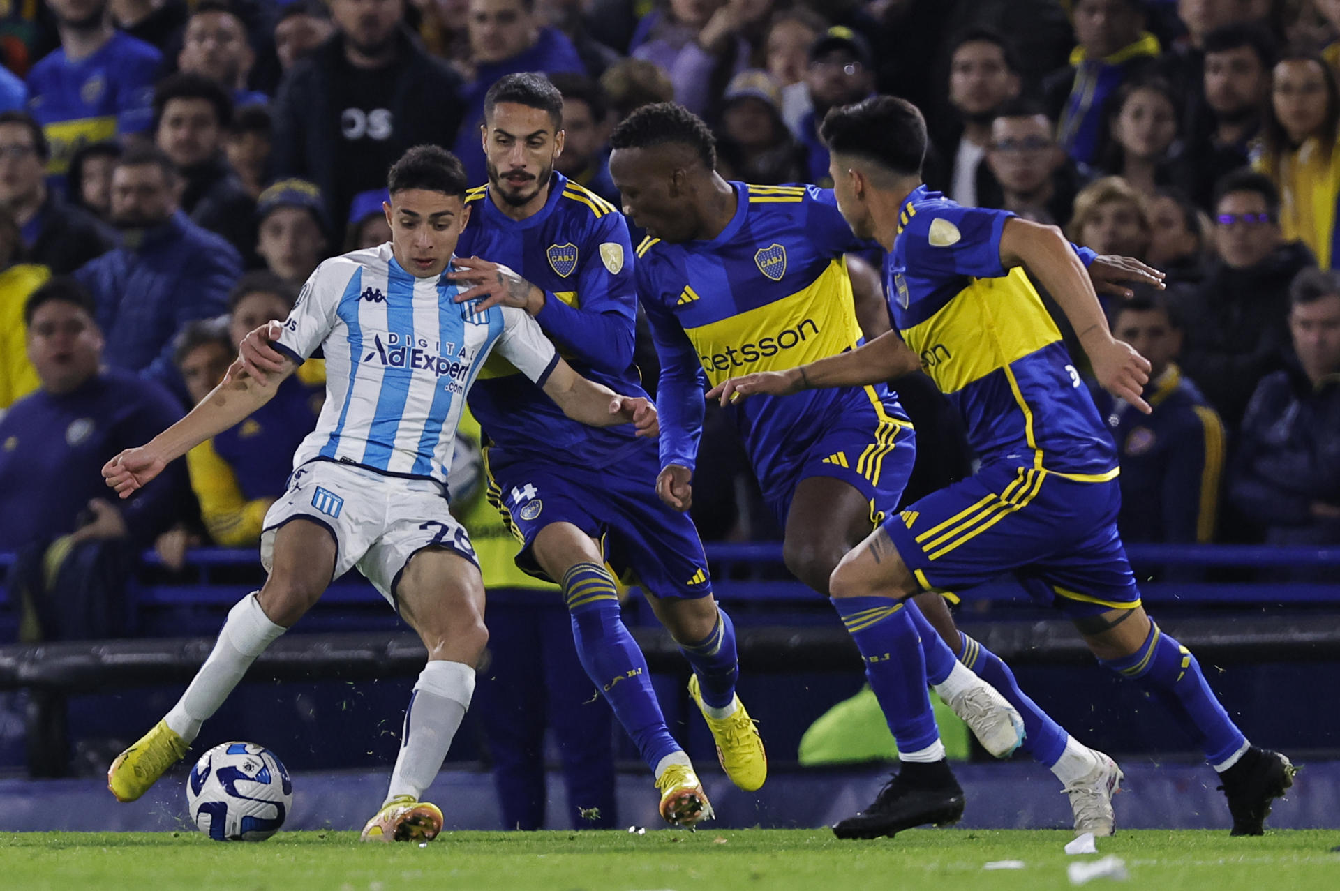 alt 0-0. Boca y Racing empatan en la Bombonera y dejan abierta la serie argentina