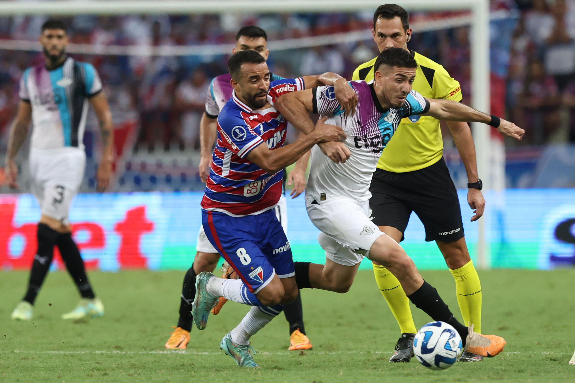 alt El experimentado atacante Marinho saltó del banco de reservas y anotó en el último minuto el empate salvador de Fortaleza 1-1 frente a Libertad y que clasificó al equipo brasileño a los cuartos de final de la Copa sudamericana.