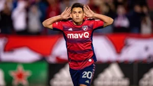 alt El argentino Alan Velasco rescata un punto para el Dallas contra el Philadelphia Union