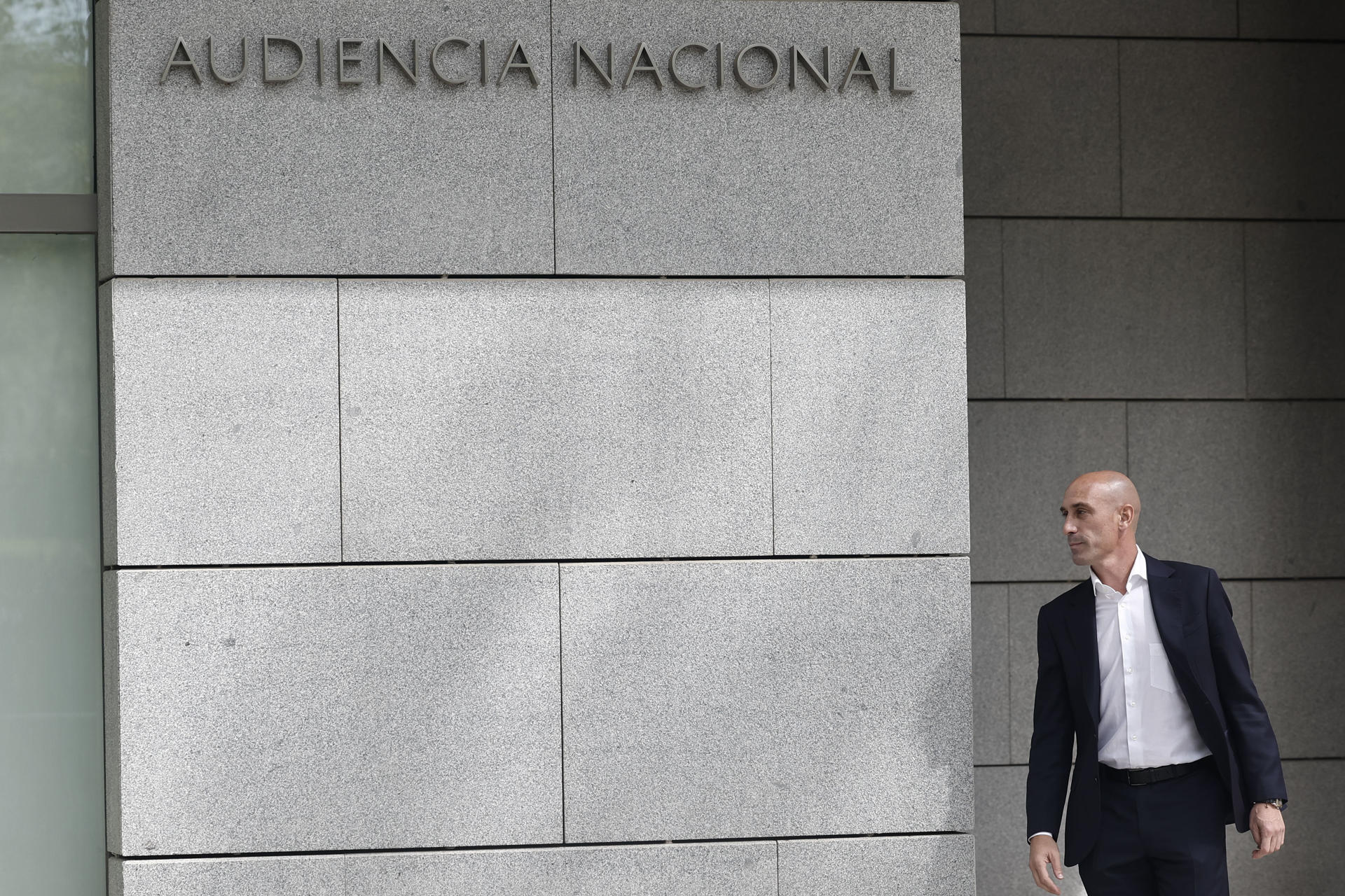 El expresidente de la Real Federación Española de Fútbol (RFEF) Luis Rubiales, tras declarar este viernes. EFE/ Sergio Pérez 