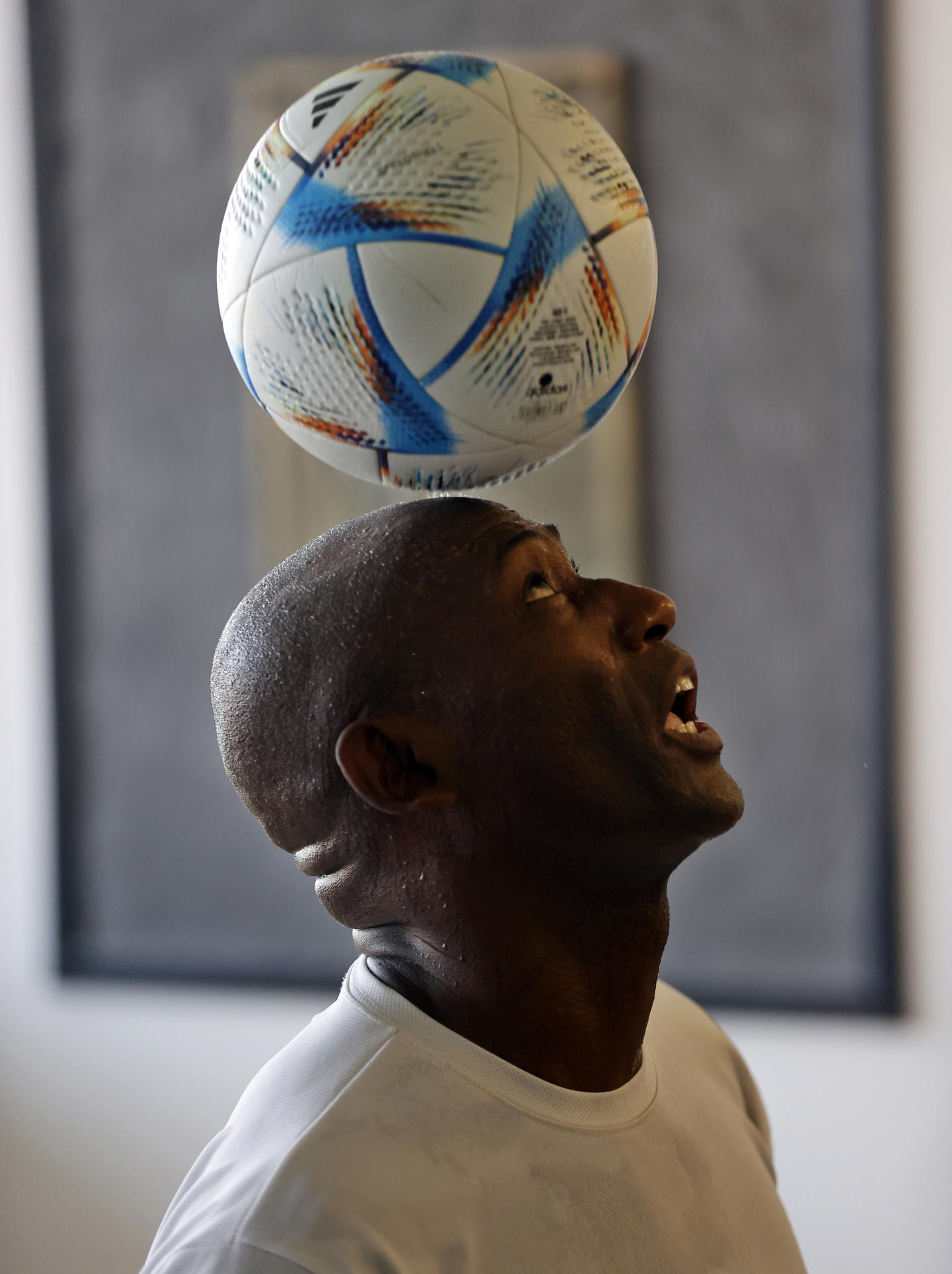 alt Exfutbolista cubano suma un nuevo récord de dominio del balón con la cabeza